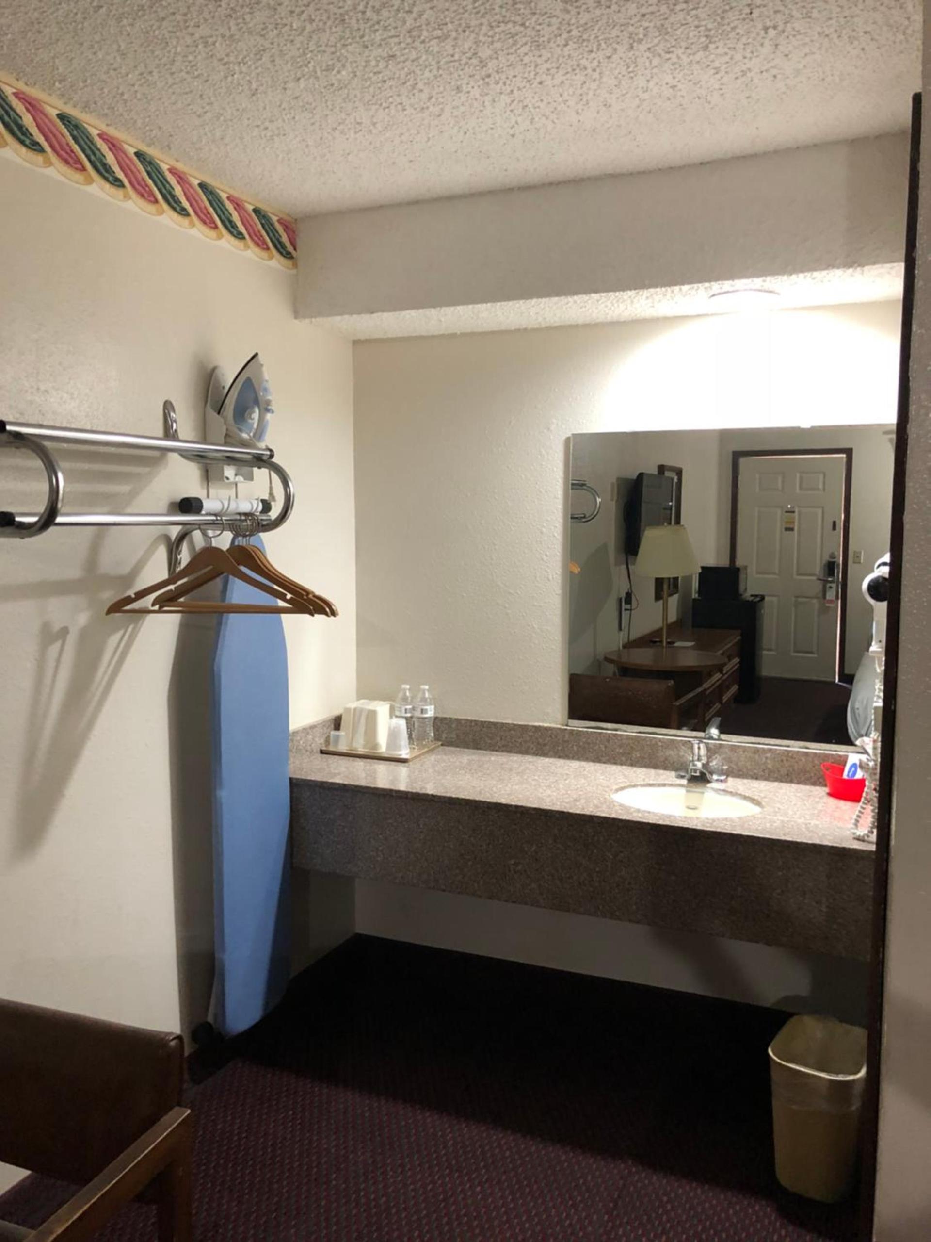 Rexdale Inn photo 8