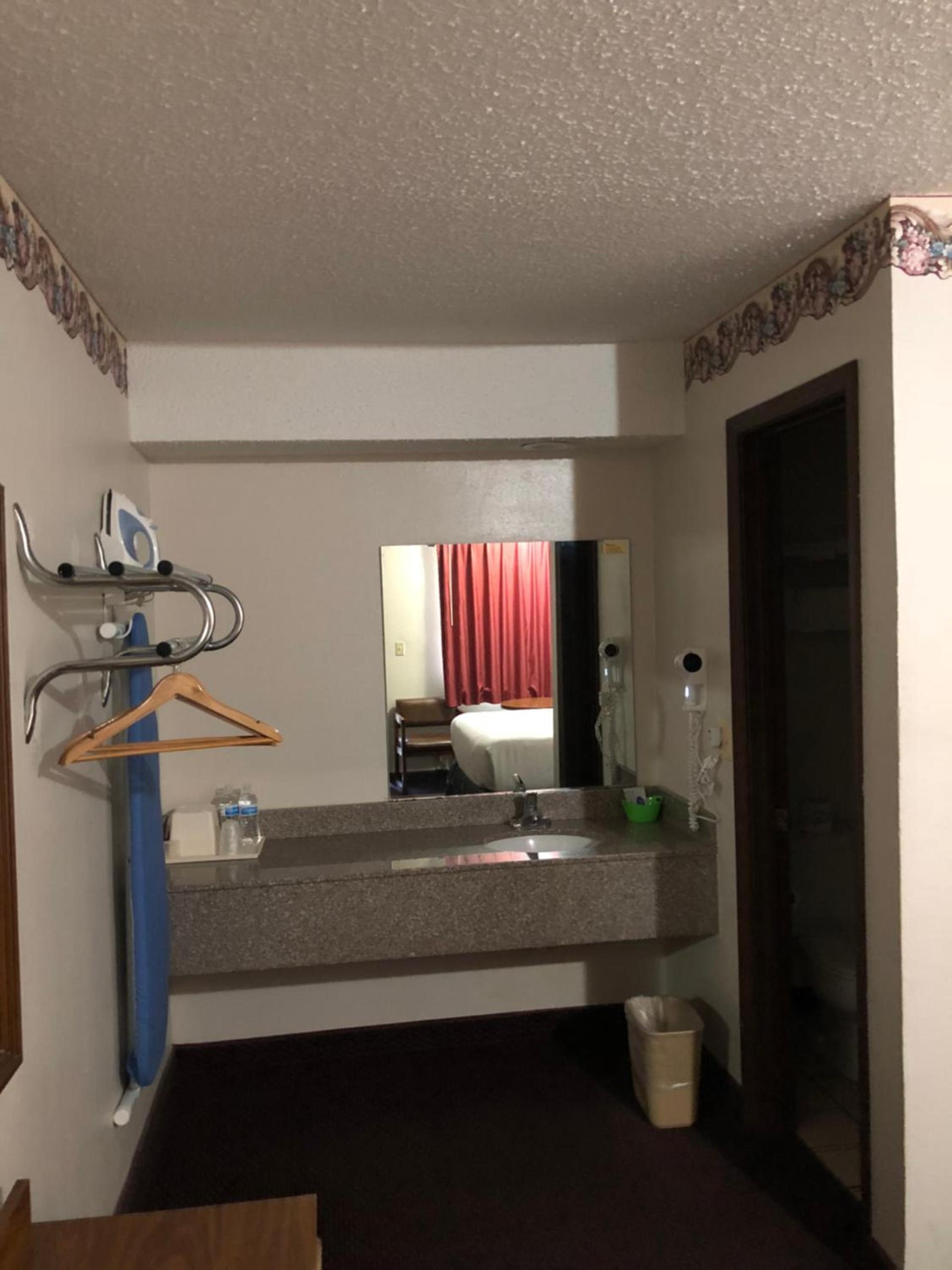 Rexdale Inn photo 3