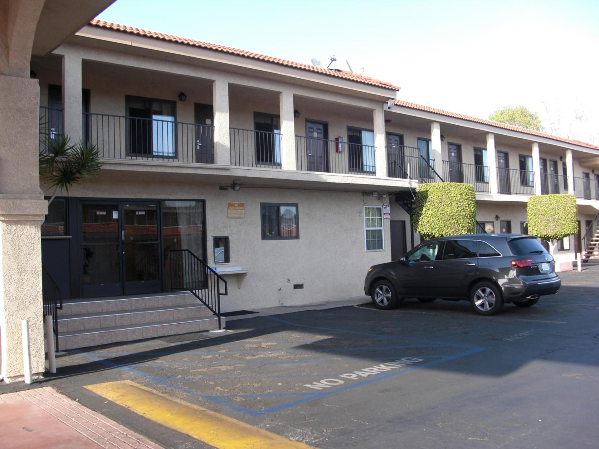 Best Budget Inn Anaheim photo 22