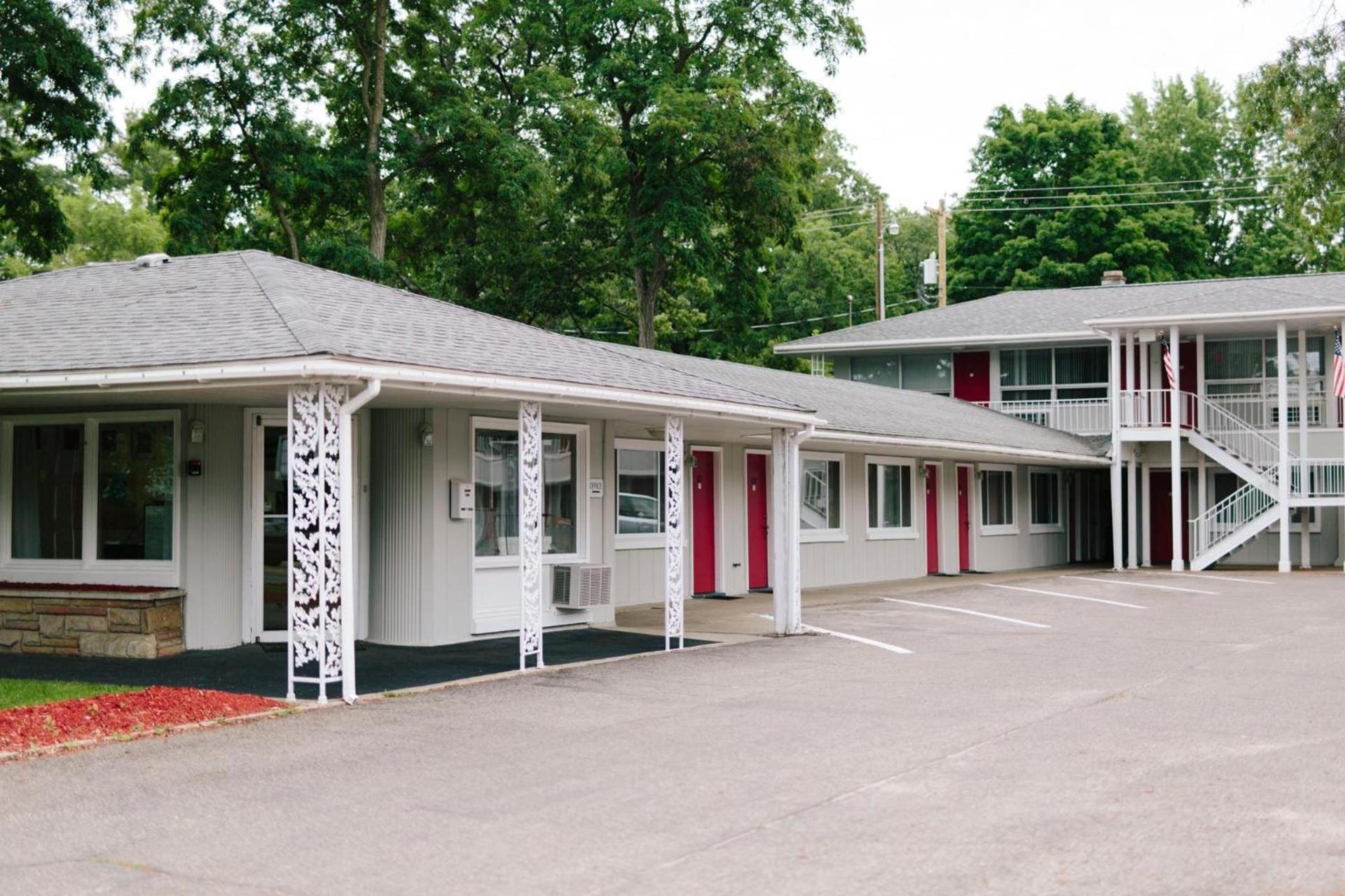 Grand Traverse Motel photo 2