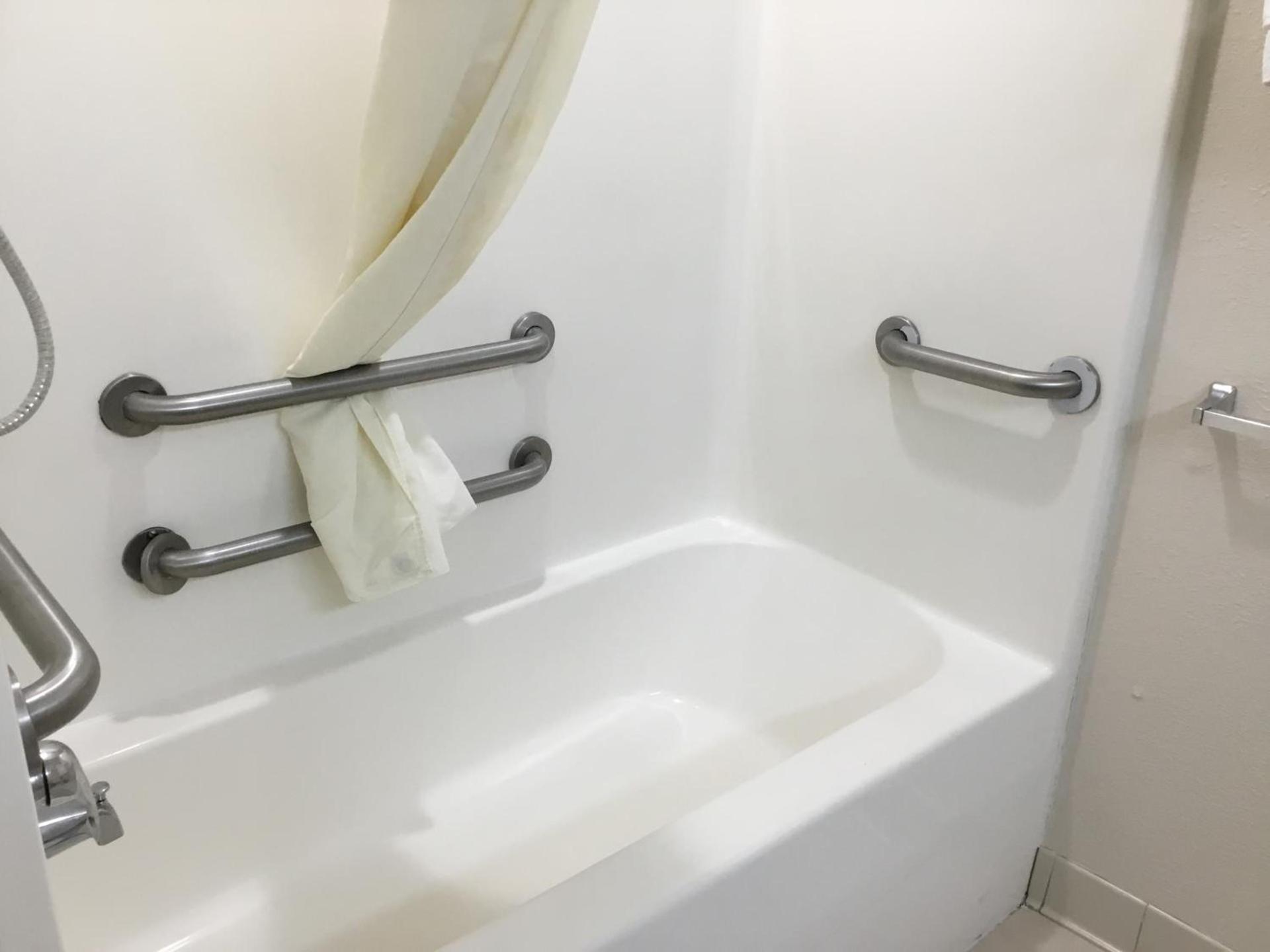 Microtel Inn & Suites by Wyndham Augusta/Riverwatch photo 43
