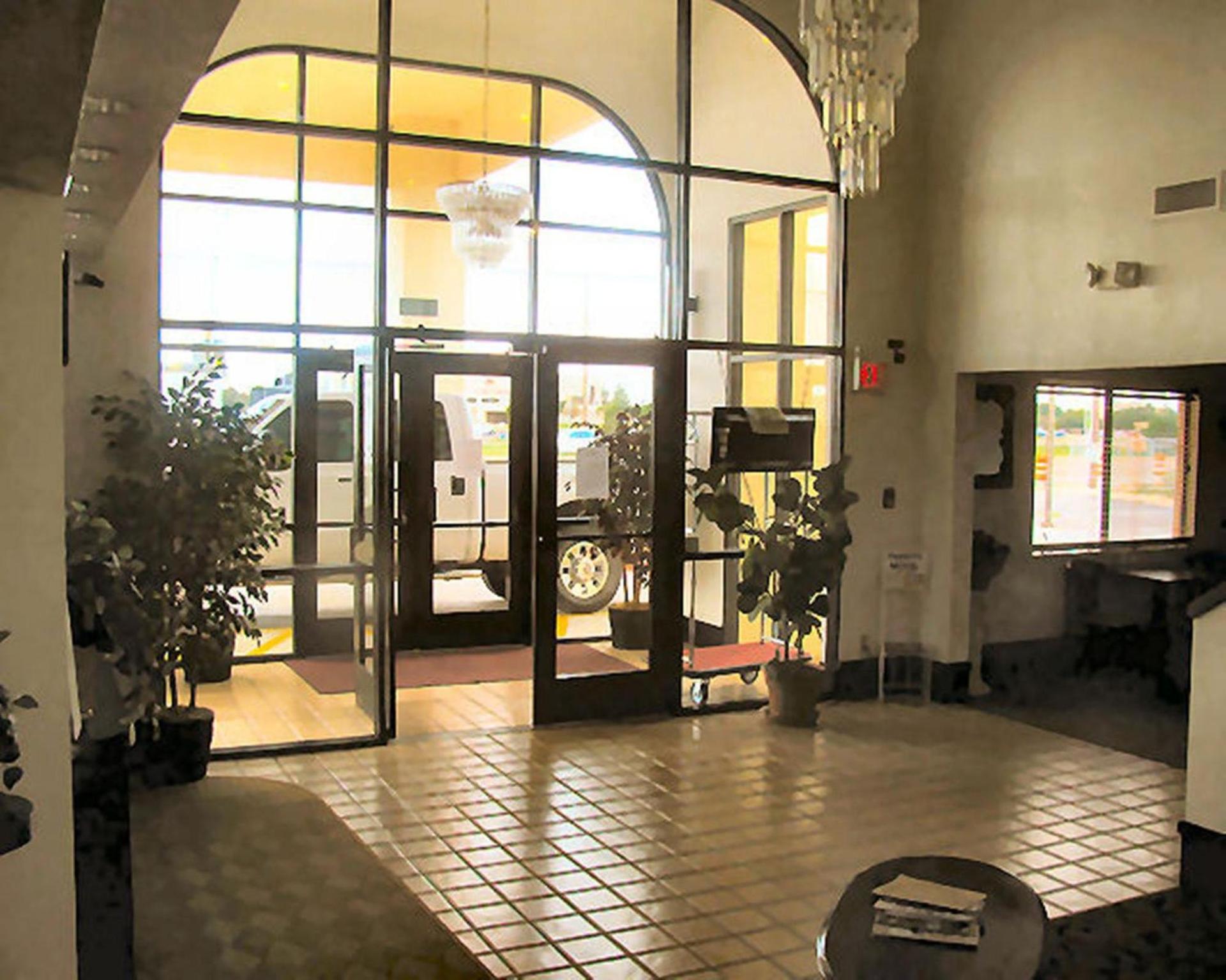 Brentwood Inn & Suites photo 17
