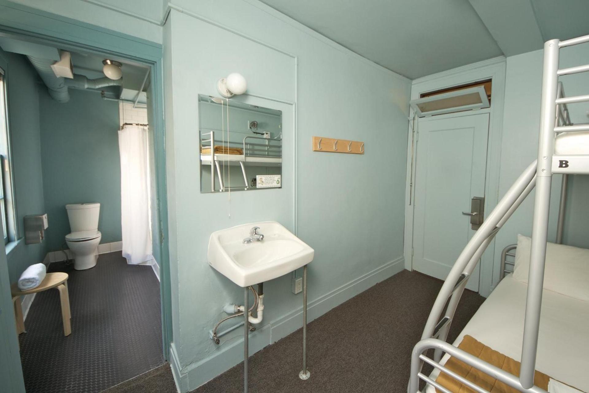 American Hotel Hostel photo 32