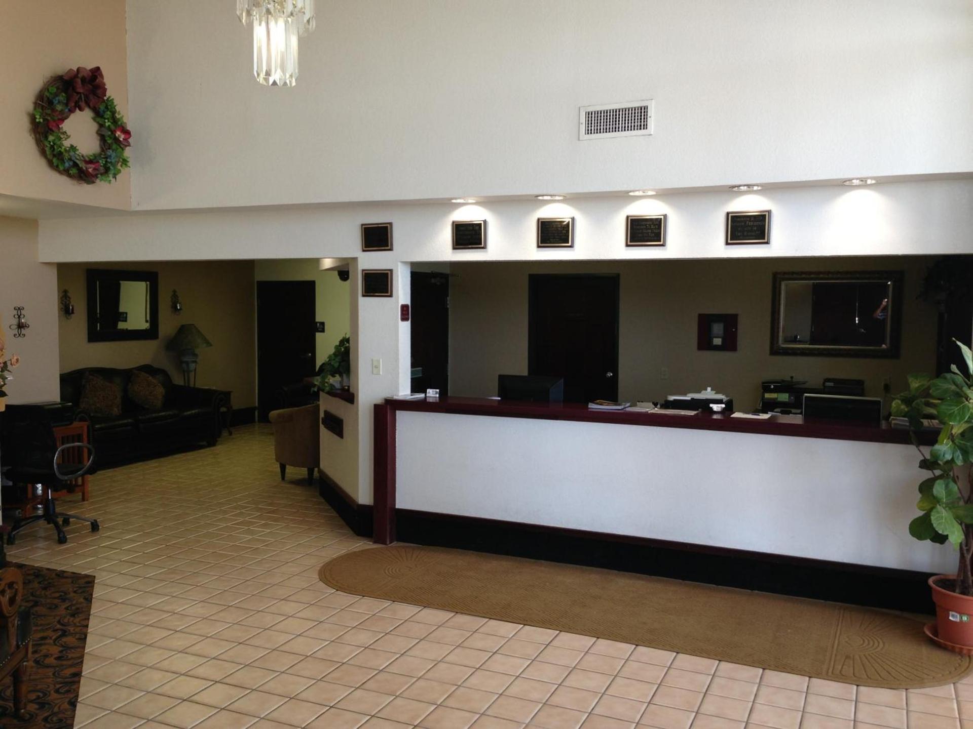 Brentwood Inn & Suites photo 12