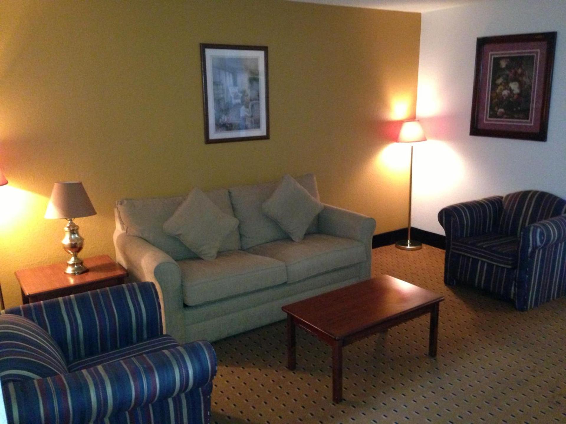 Brentwood Inn & Suites photo 14