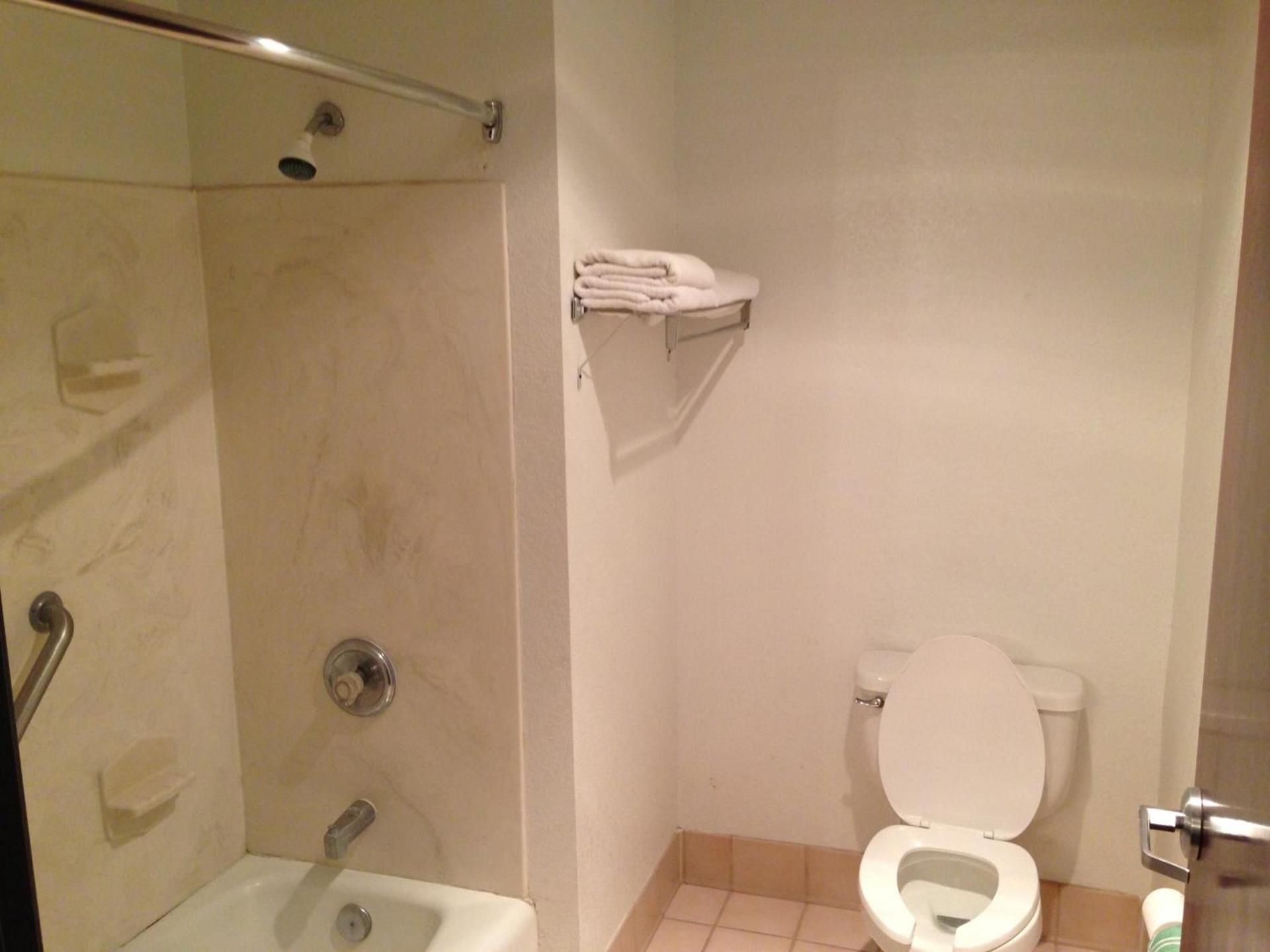 Brentwood Inn & Suites photo 15
