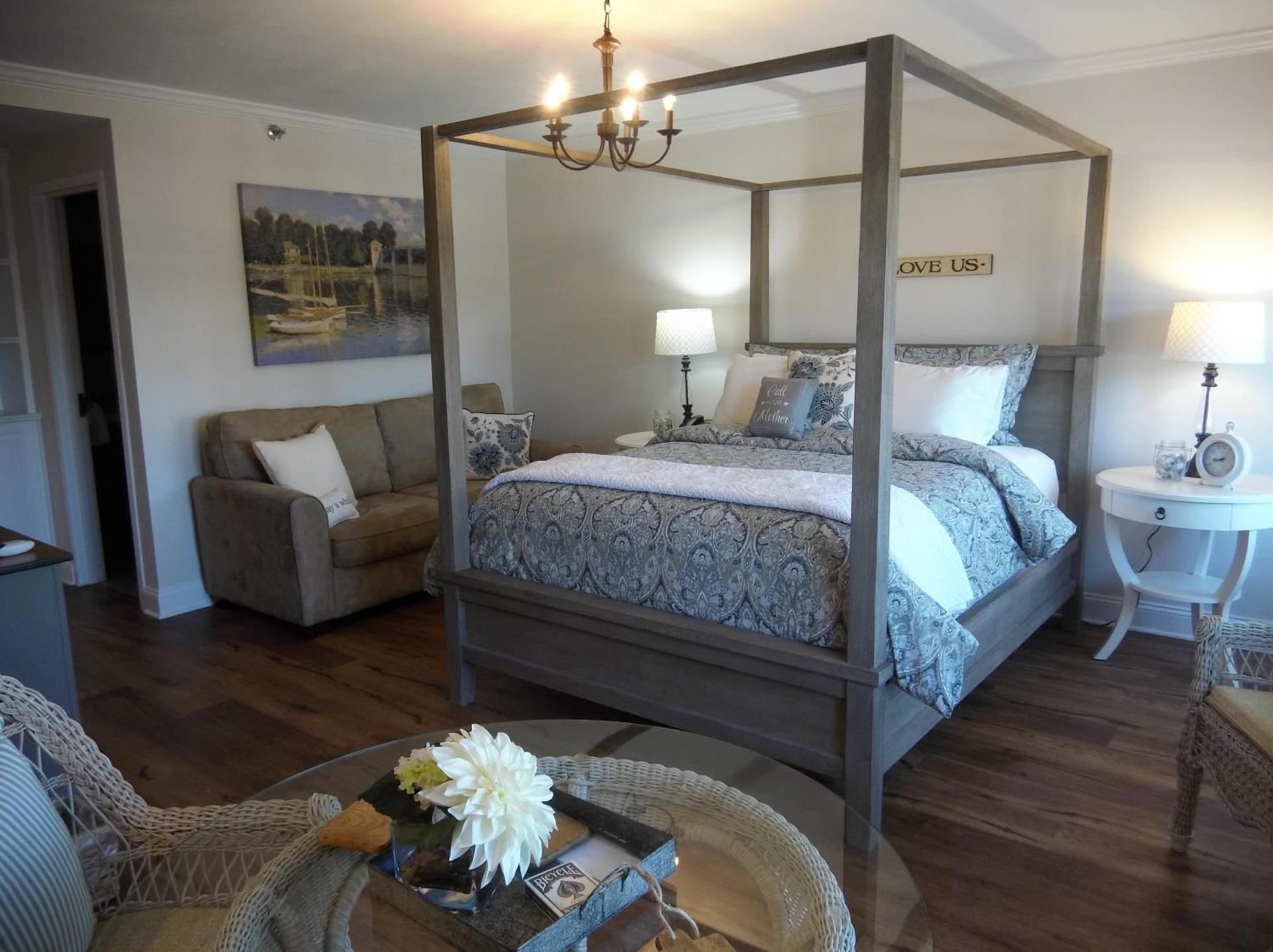 Harbor House Inn photo 10