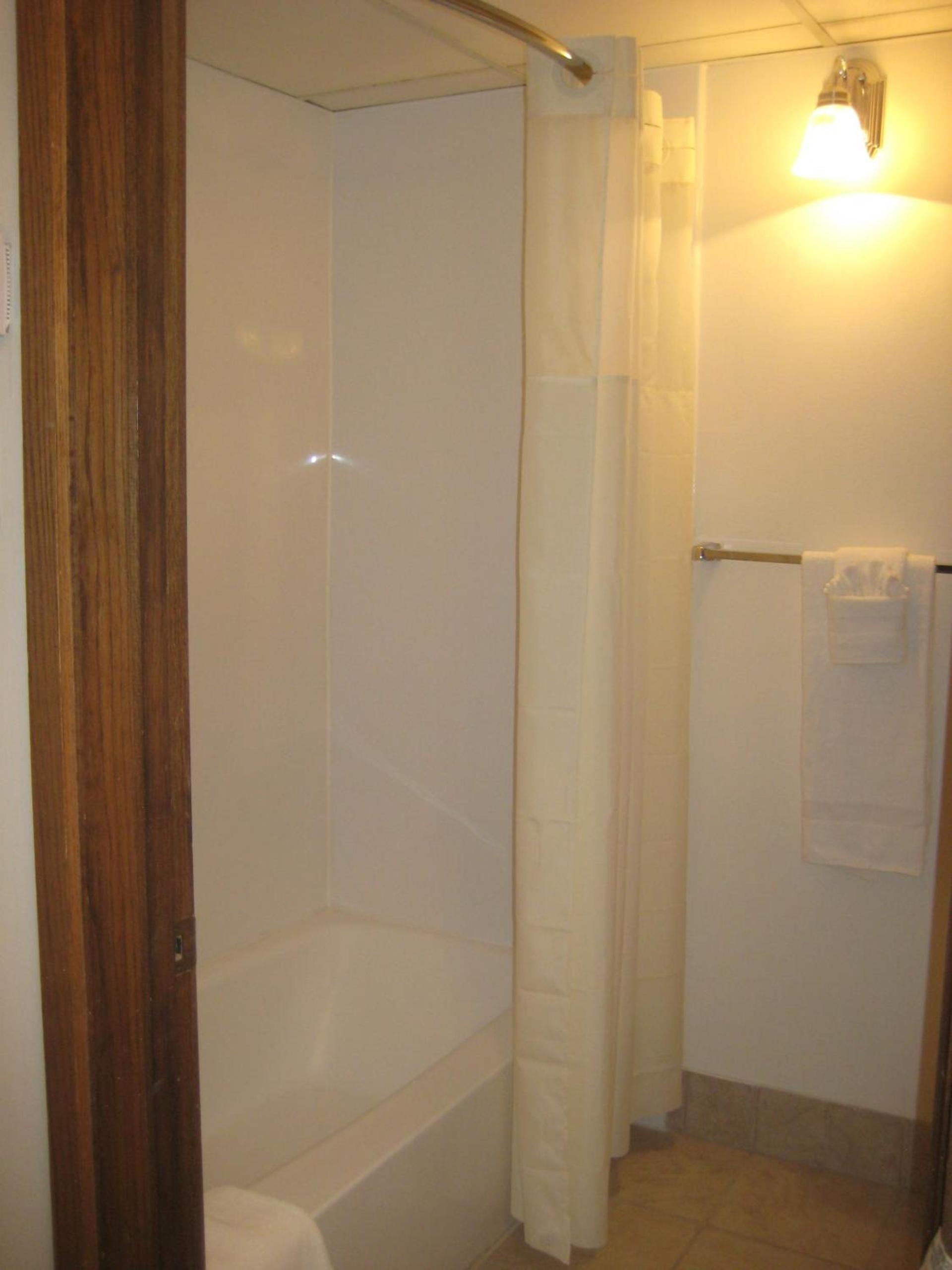 Bumbleberry Inn photo 94