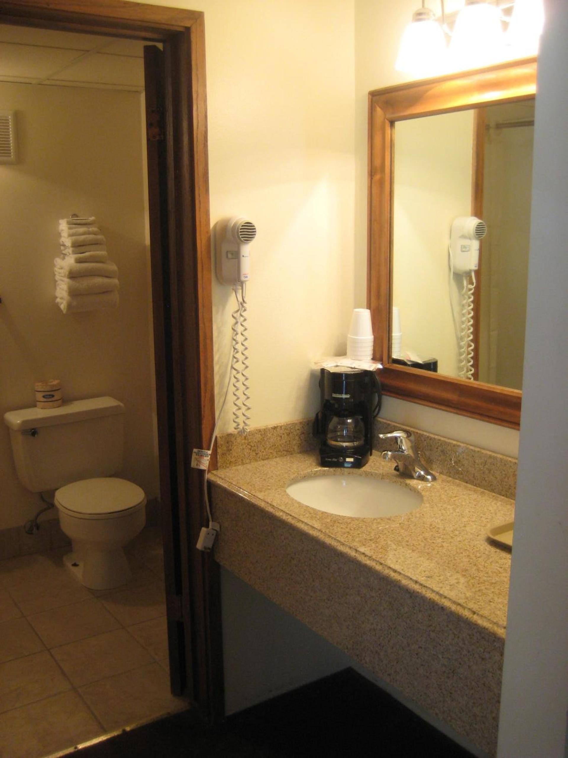Bumbleberry Inn photo 95