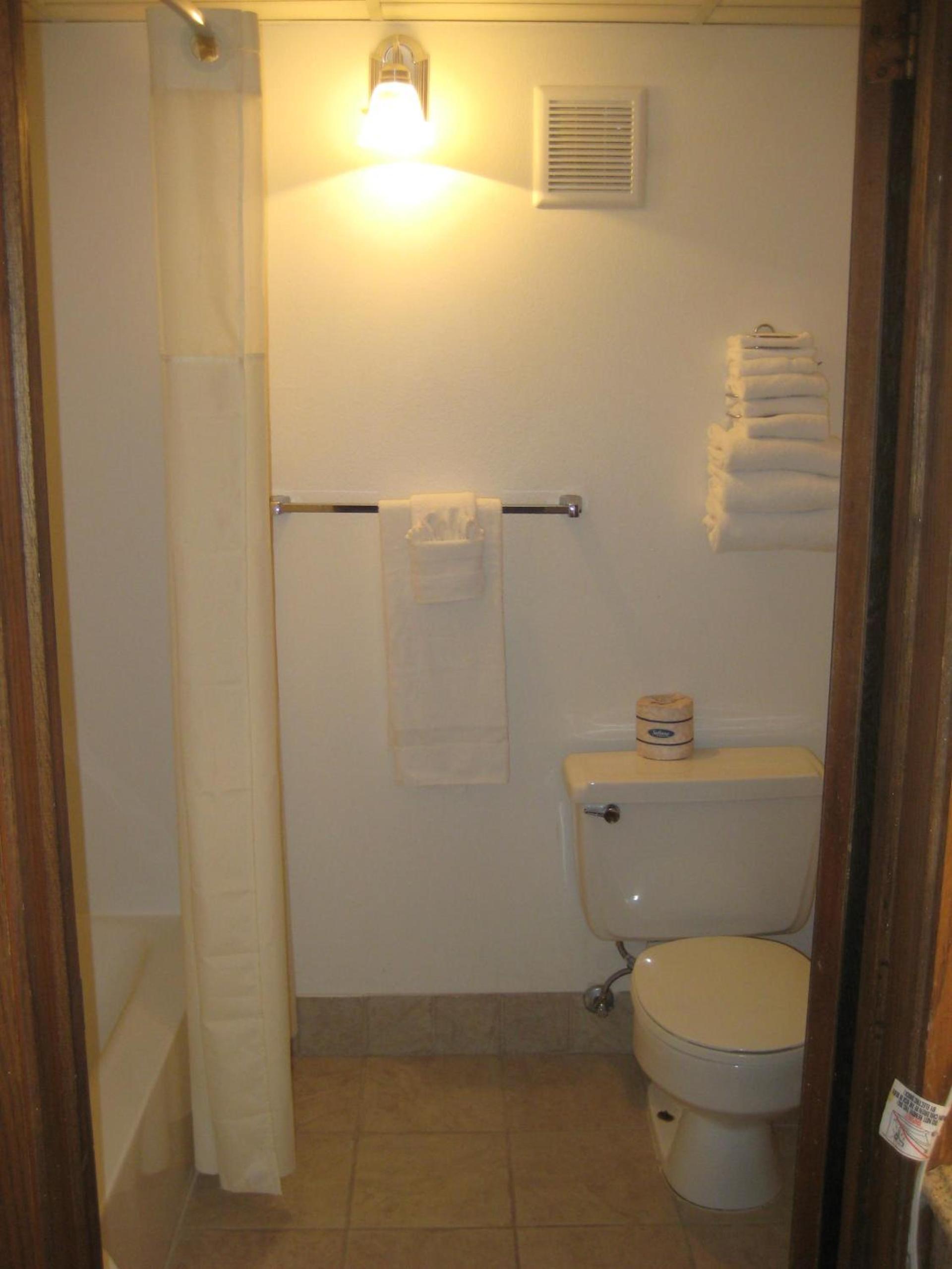 Bumbleberry Inn photo 96