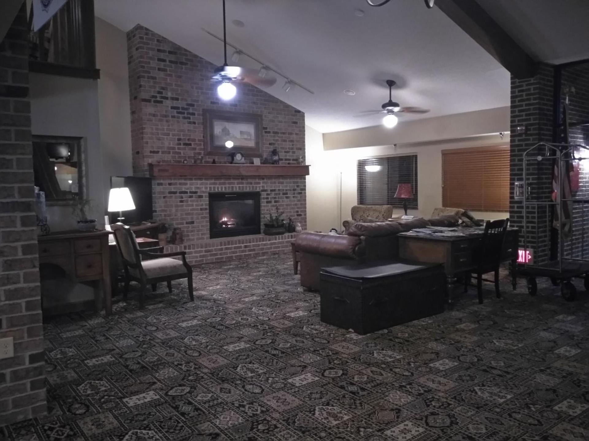 Madelia Hotel & Suites photo 48