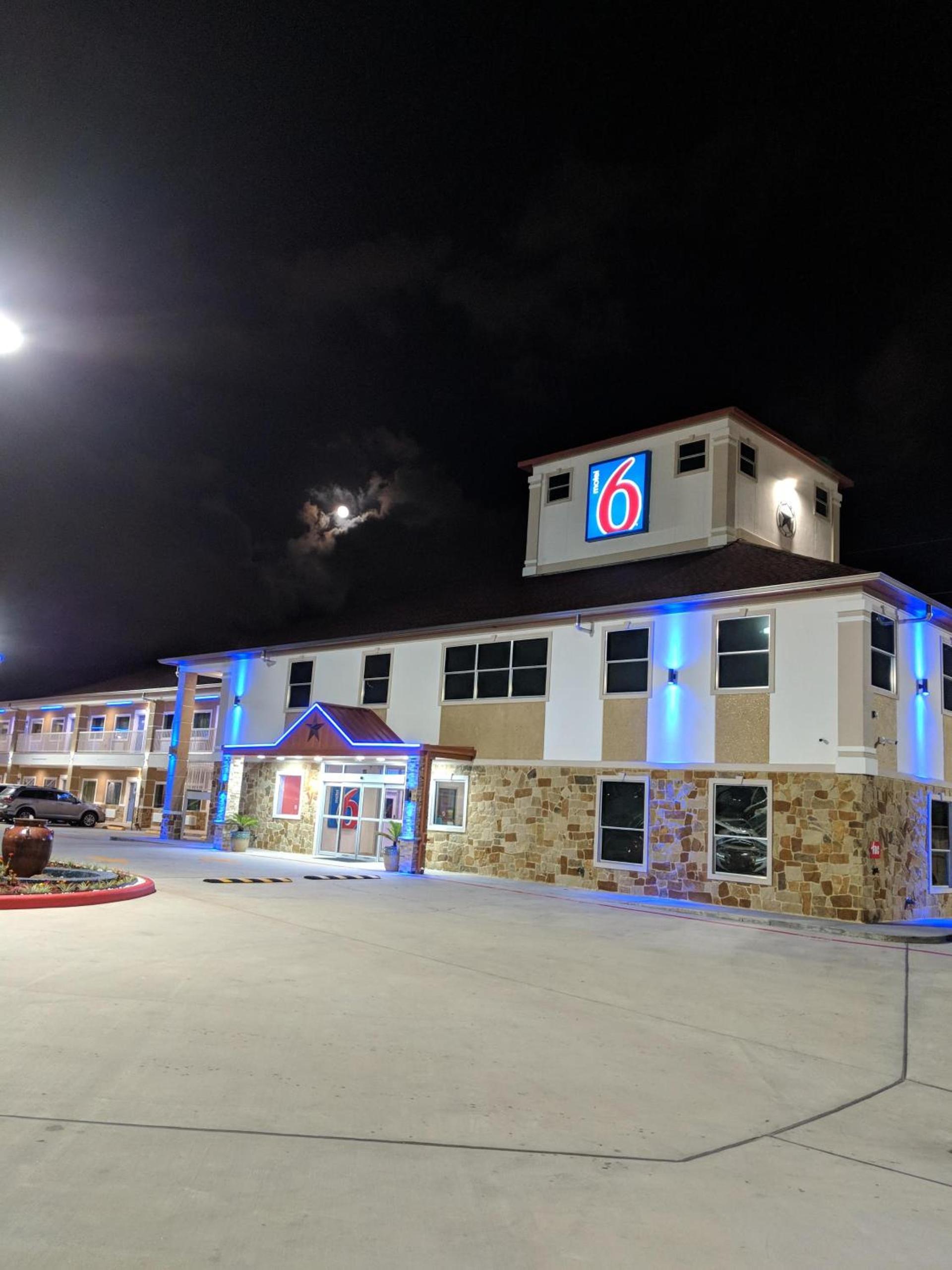 Motel 6-Houston, TX - North photo 49