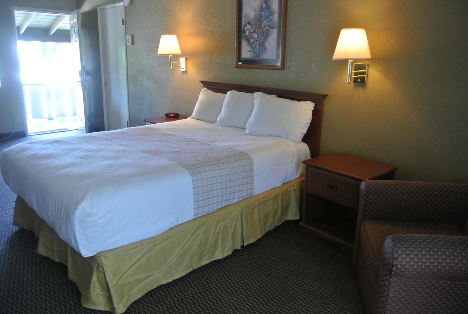 Vino Inn & Suites photo 8