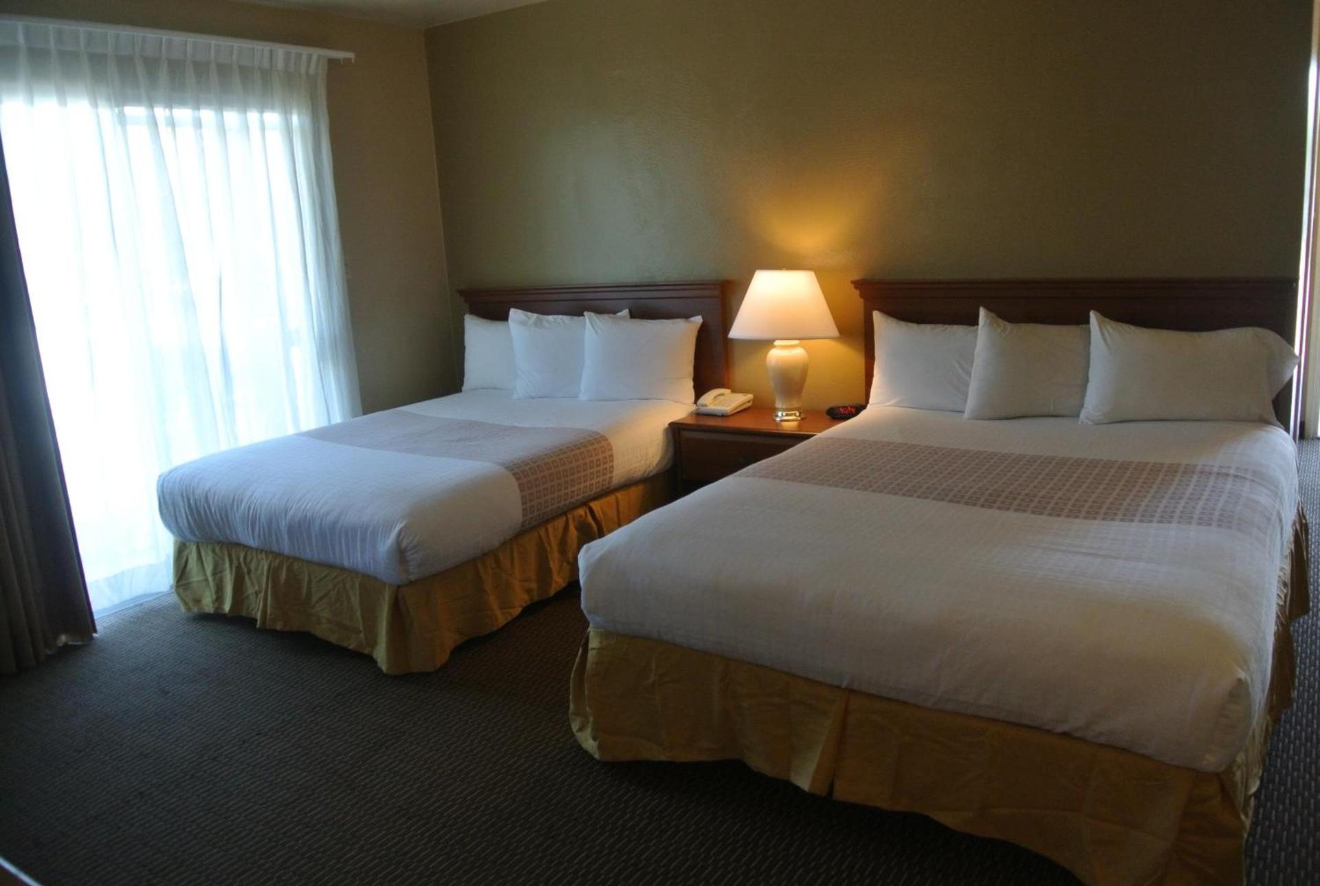Vino Inn & Suites photo 7
