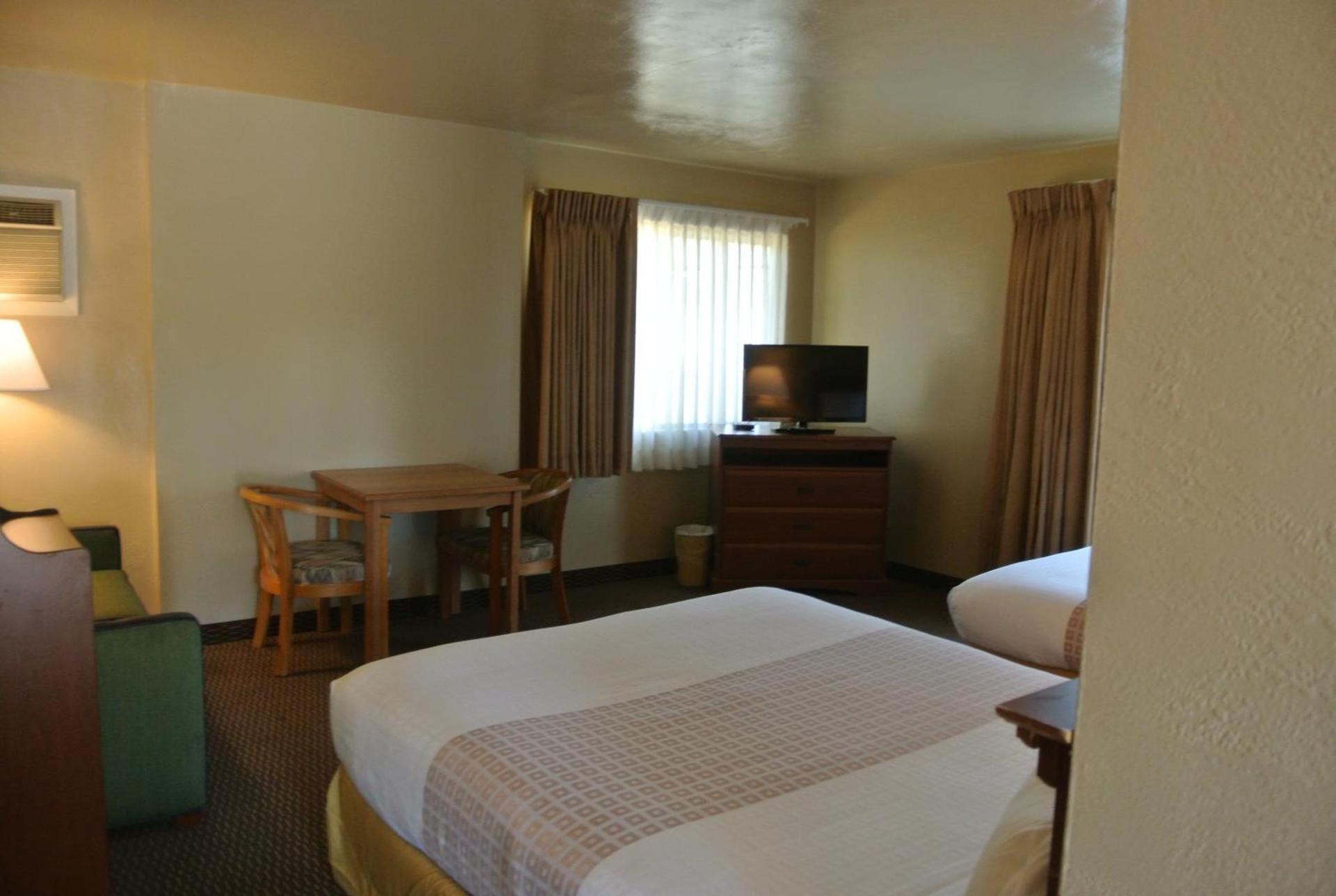 Vino Inn & Suites photo 5