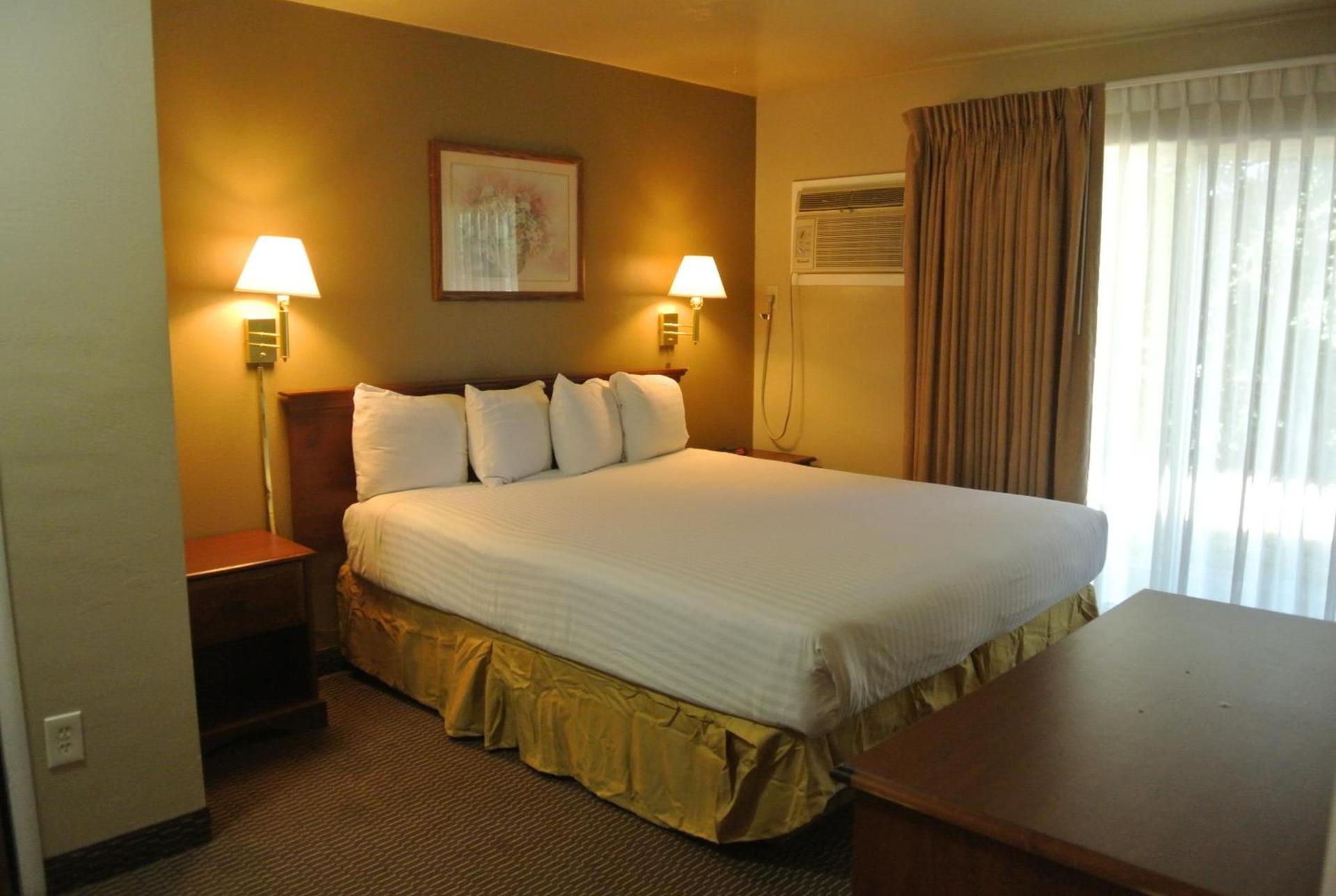 Vino Inn & Suites photo 6