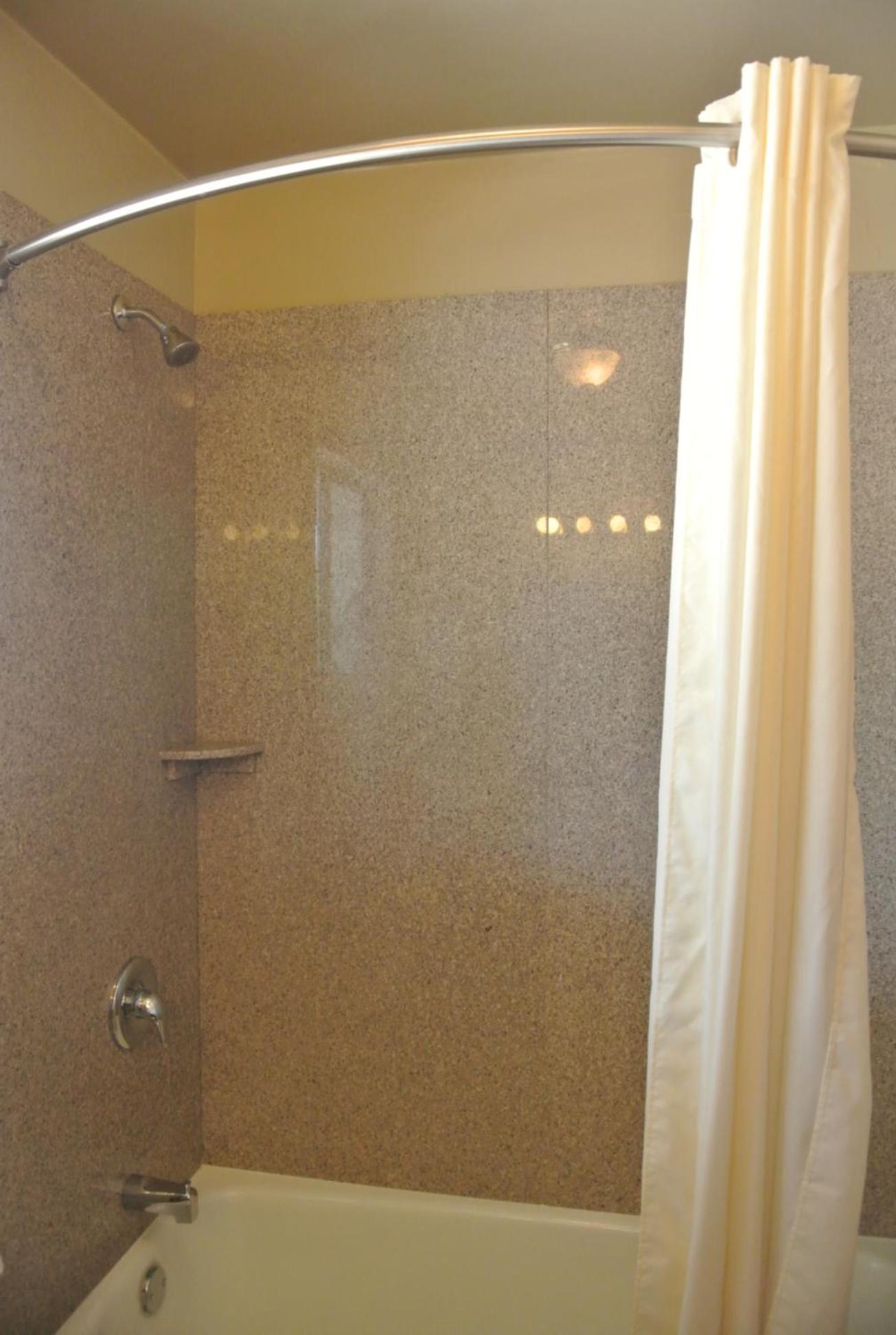 Vino Inn & Suites photo 2
