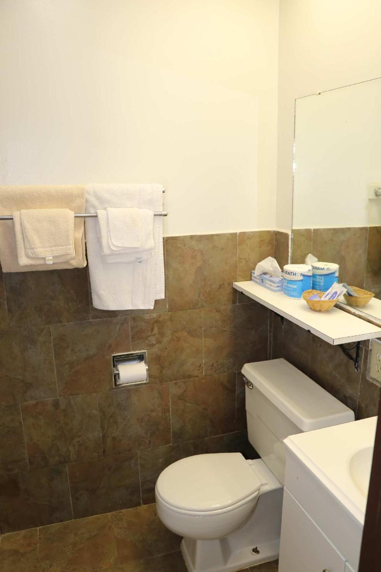 Western motel photo 38