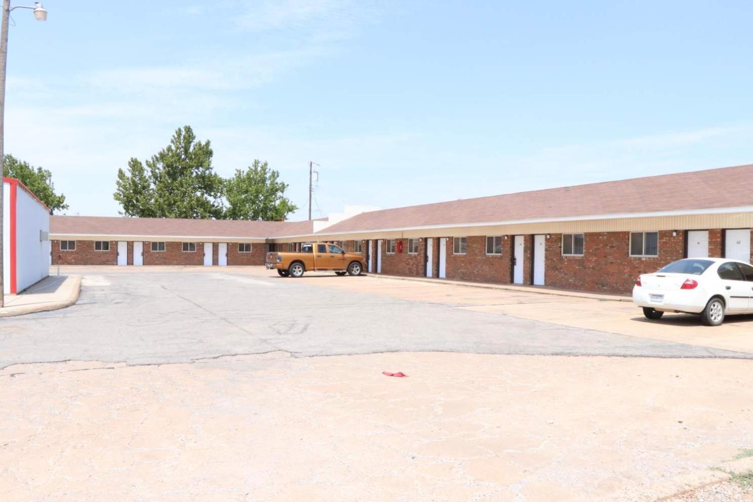 Western motel photo 8