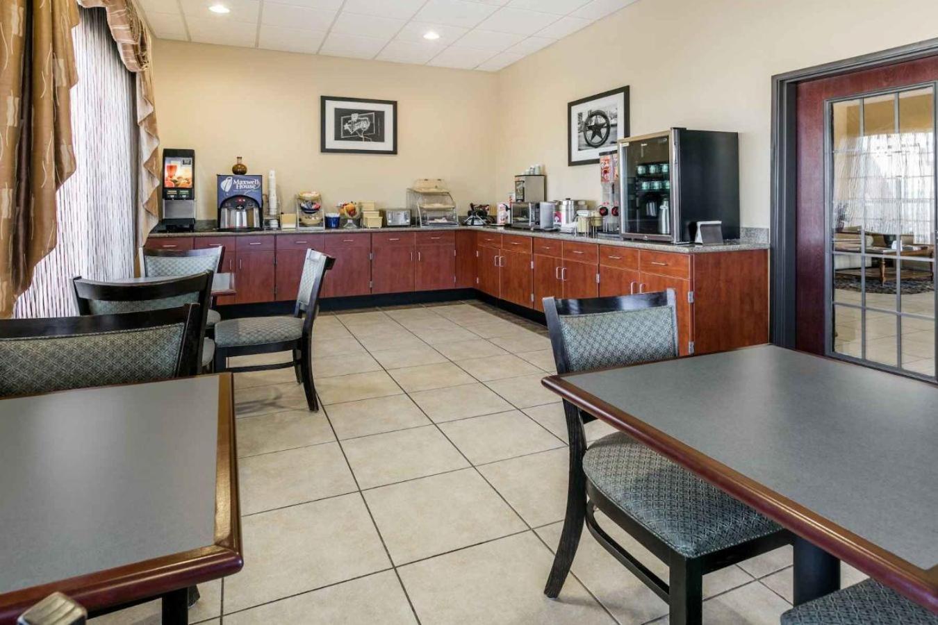 Days Inn by Wyndham Salado photo 9