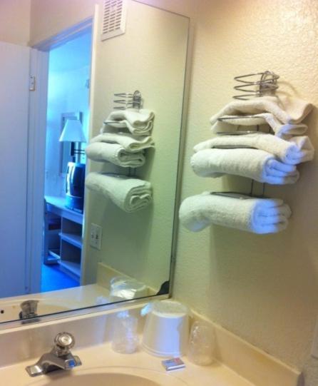Hilltop Inn & Suites photo 11