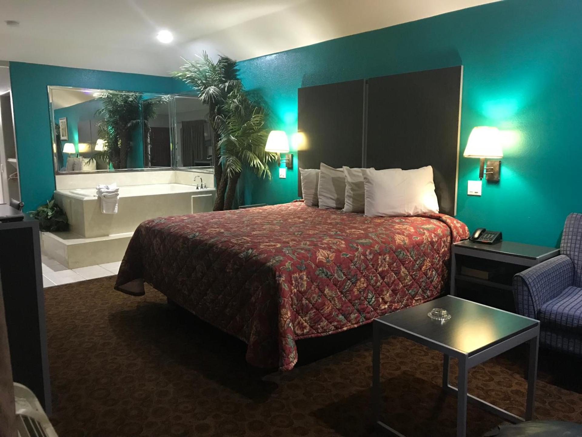 Camelot Inn and Suites photo 11