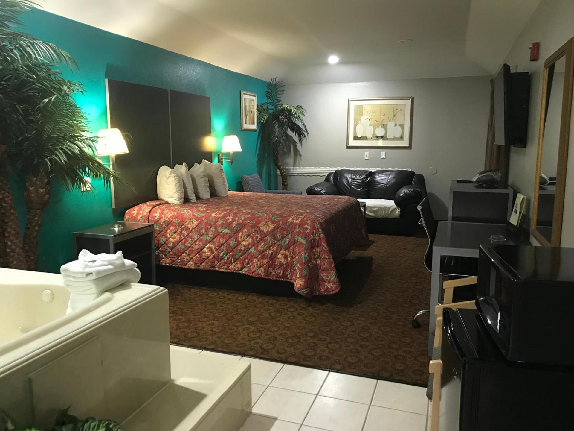 Camelot Inn and Suites photo 12