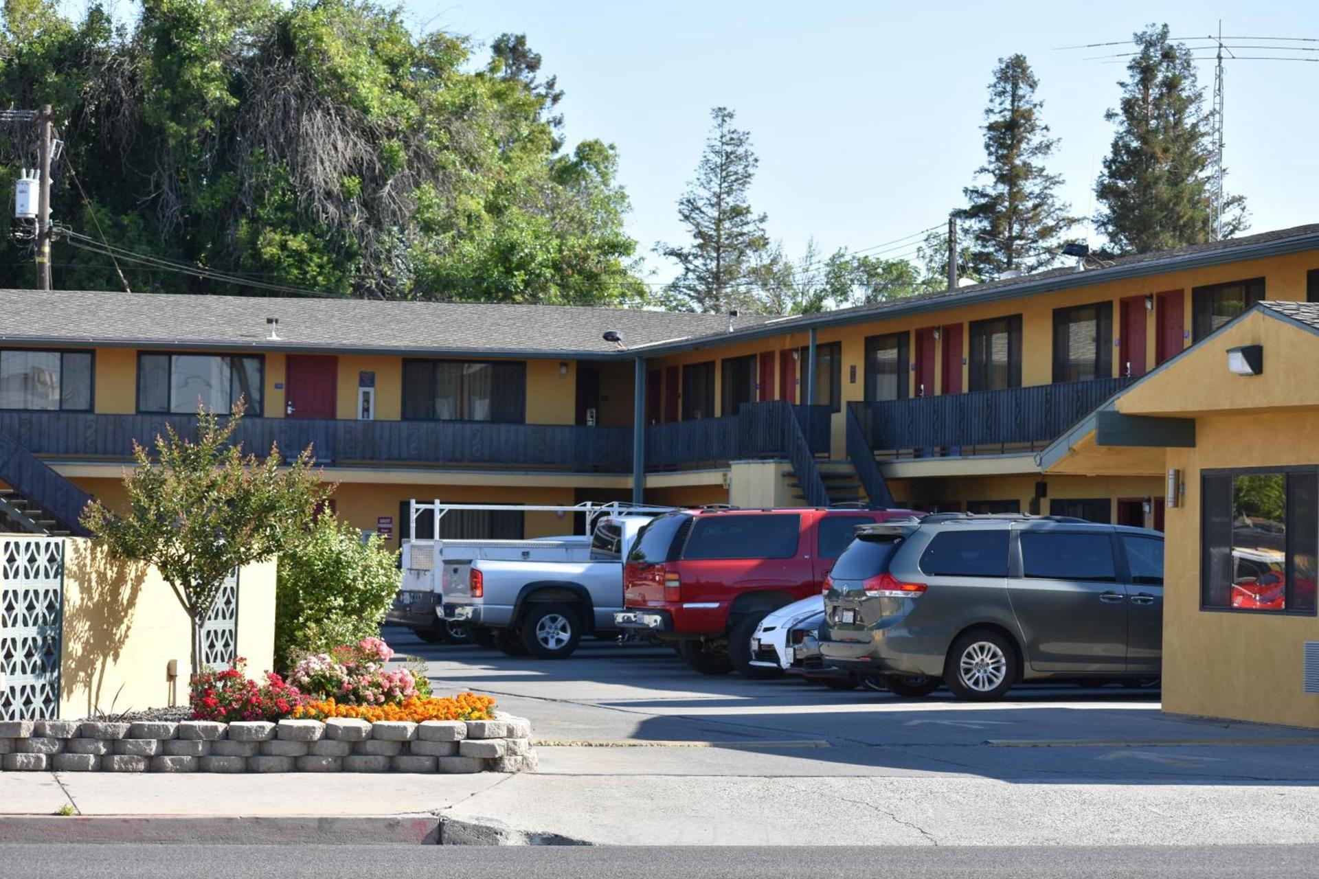 Apex Inn photo 2
