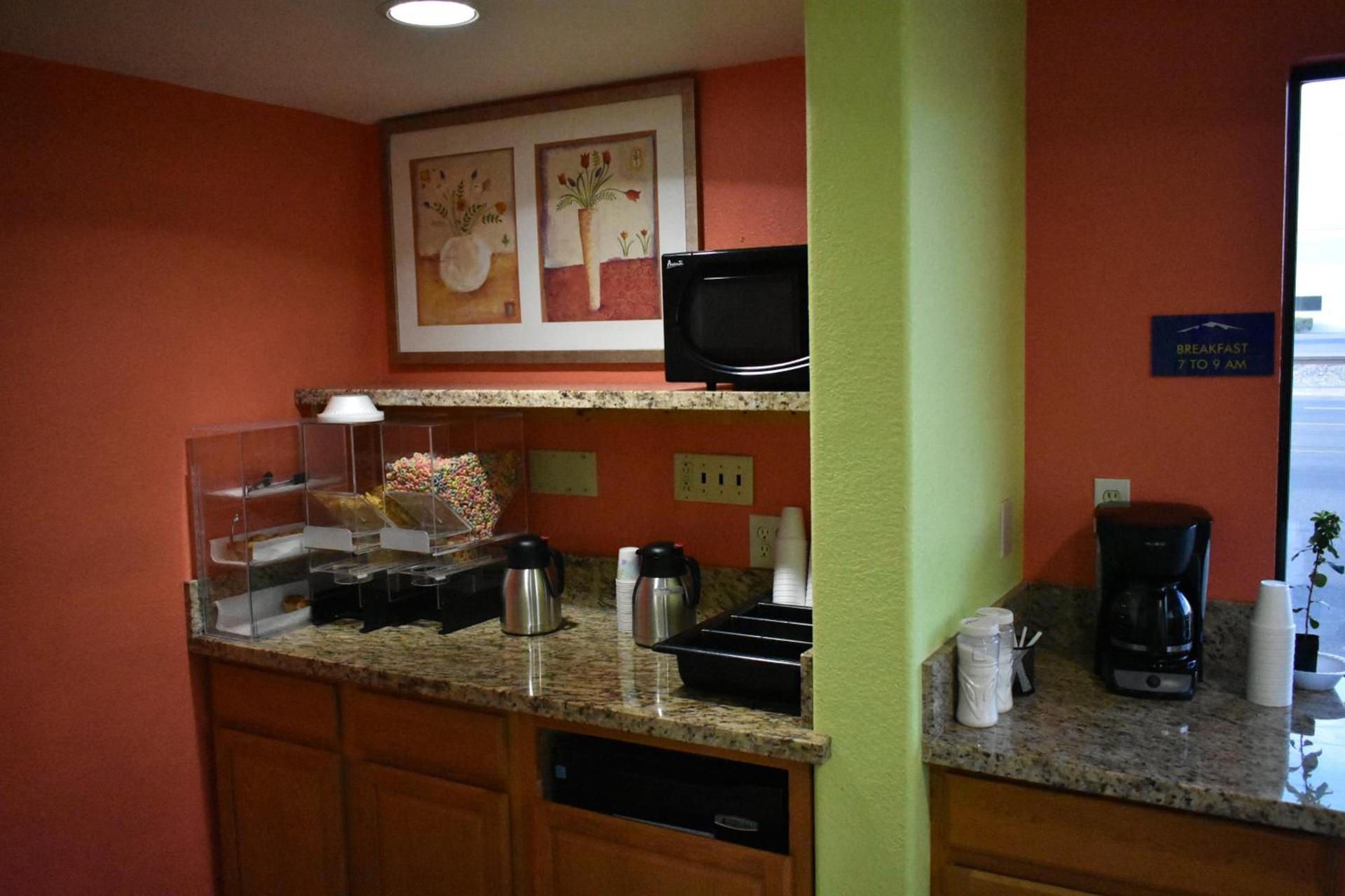 Apex Inn photo 6