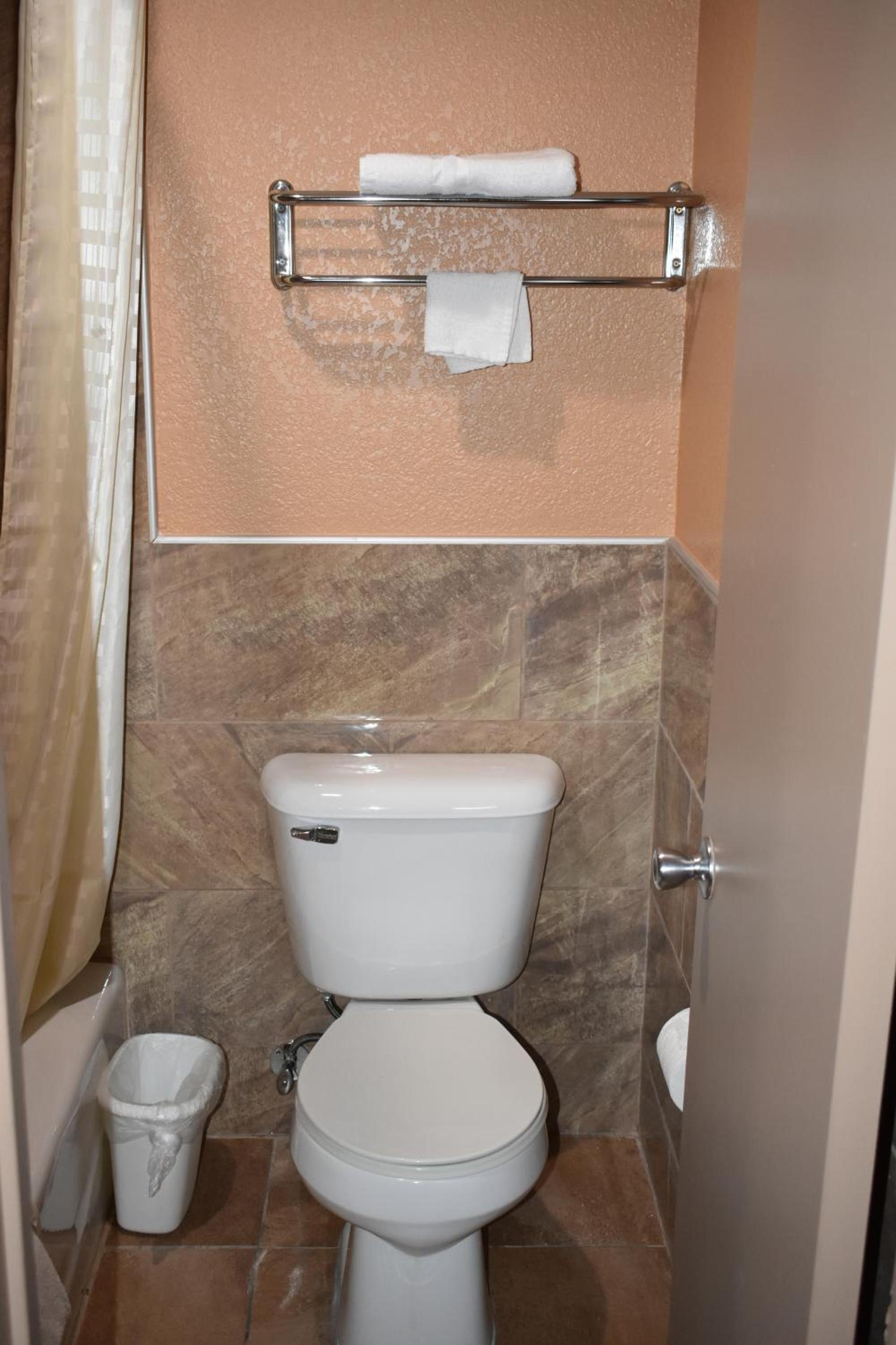 Apex Inn photo 17