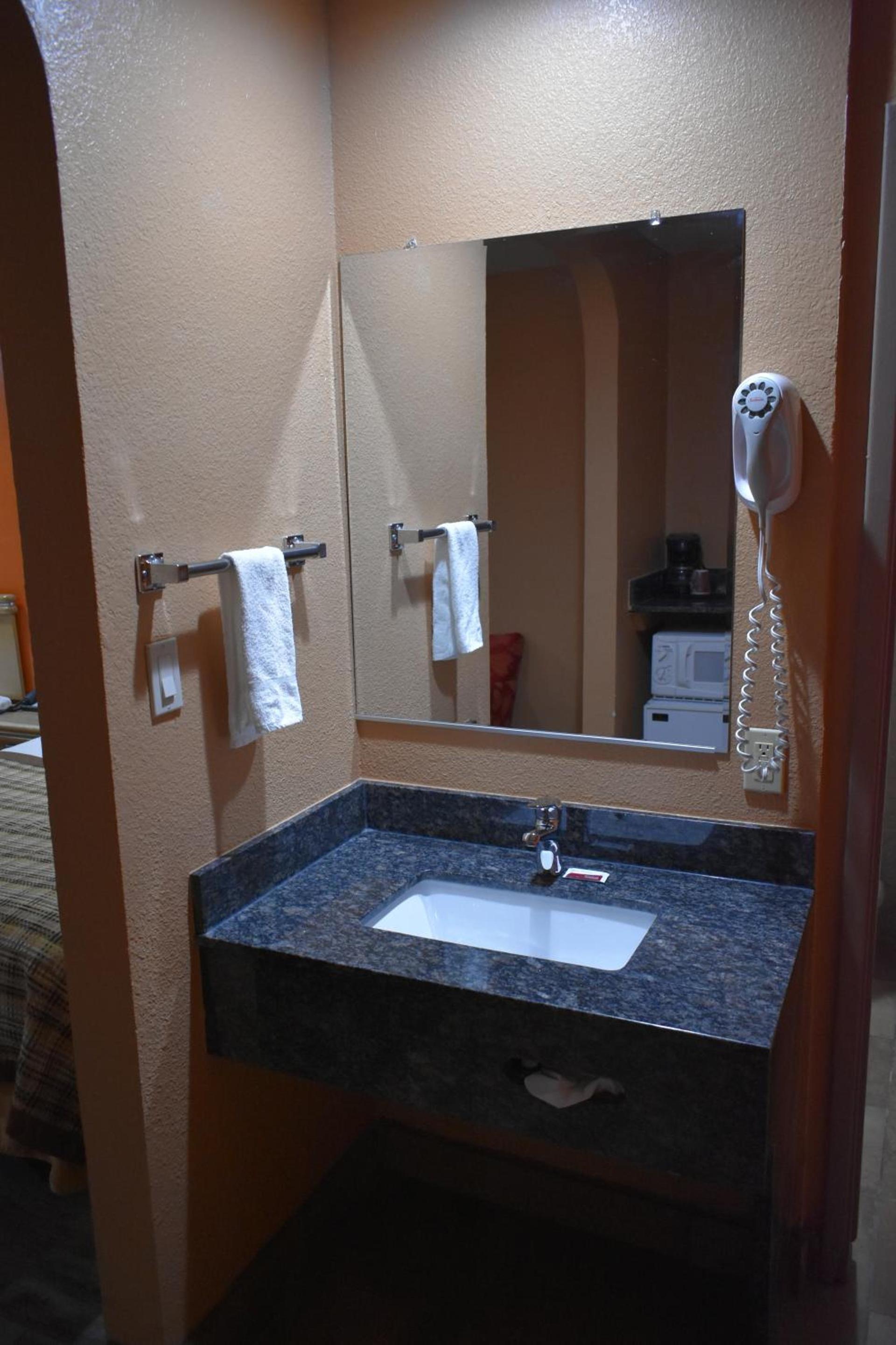 Apex Inn photo 16