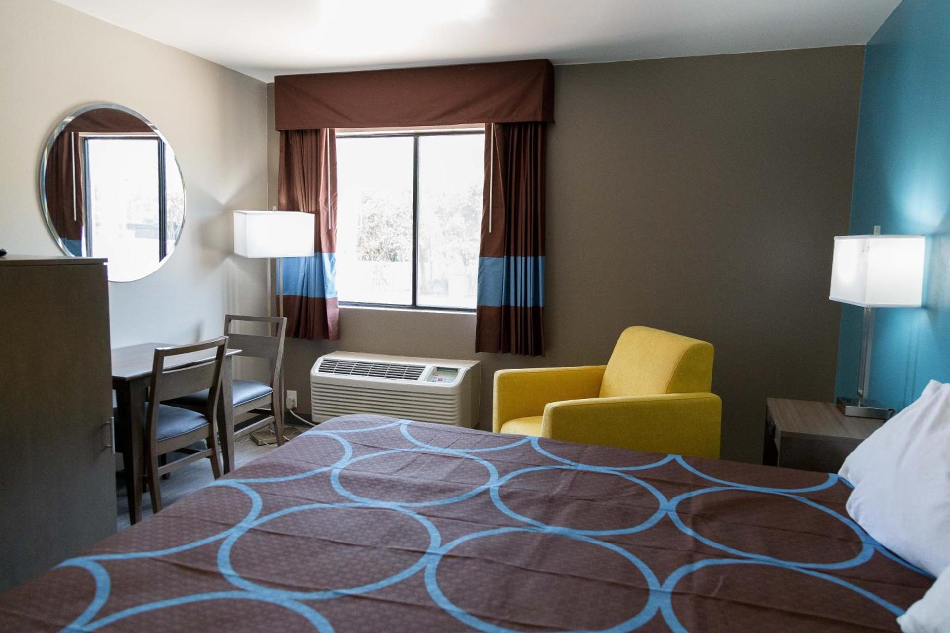 Super 8 by Wyndham Waxahachie TX photo 42