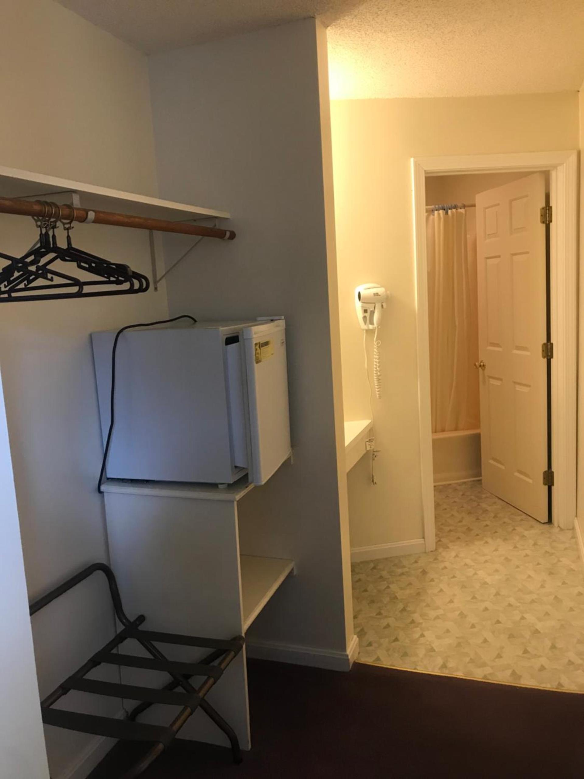 Four Seasons Motor Inn photo 25