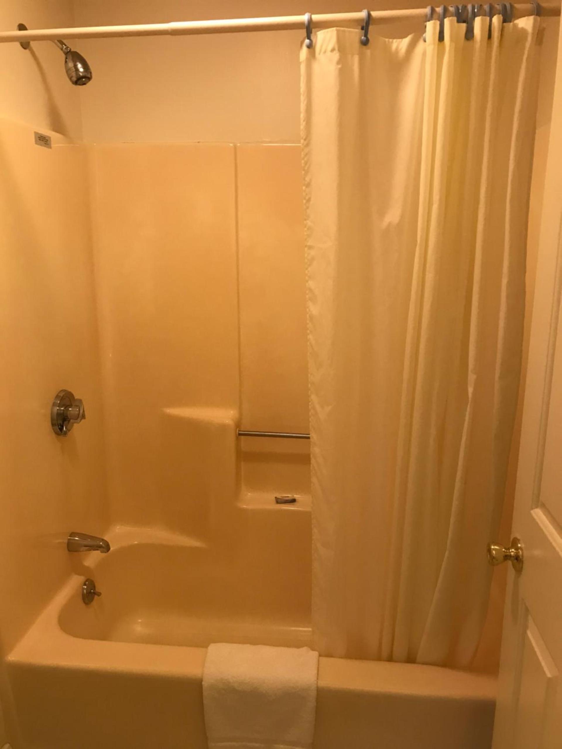 Four Seasons Motor Inn photo 24