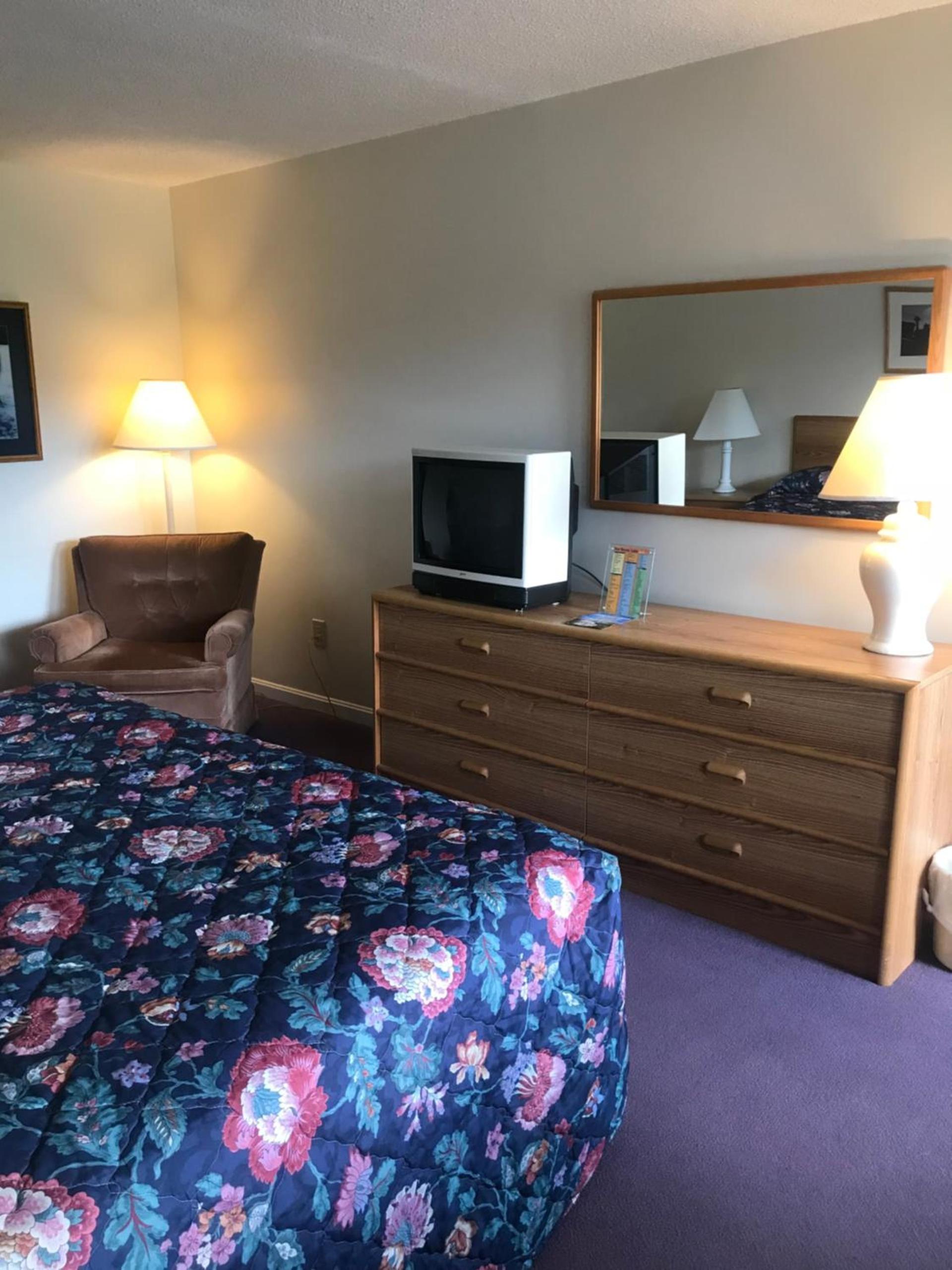 Four Seasons Motor Inn photo 11