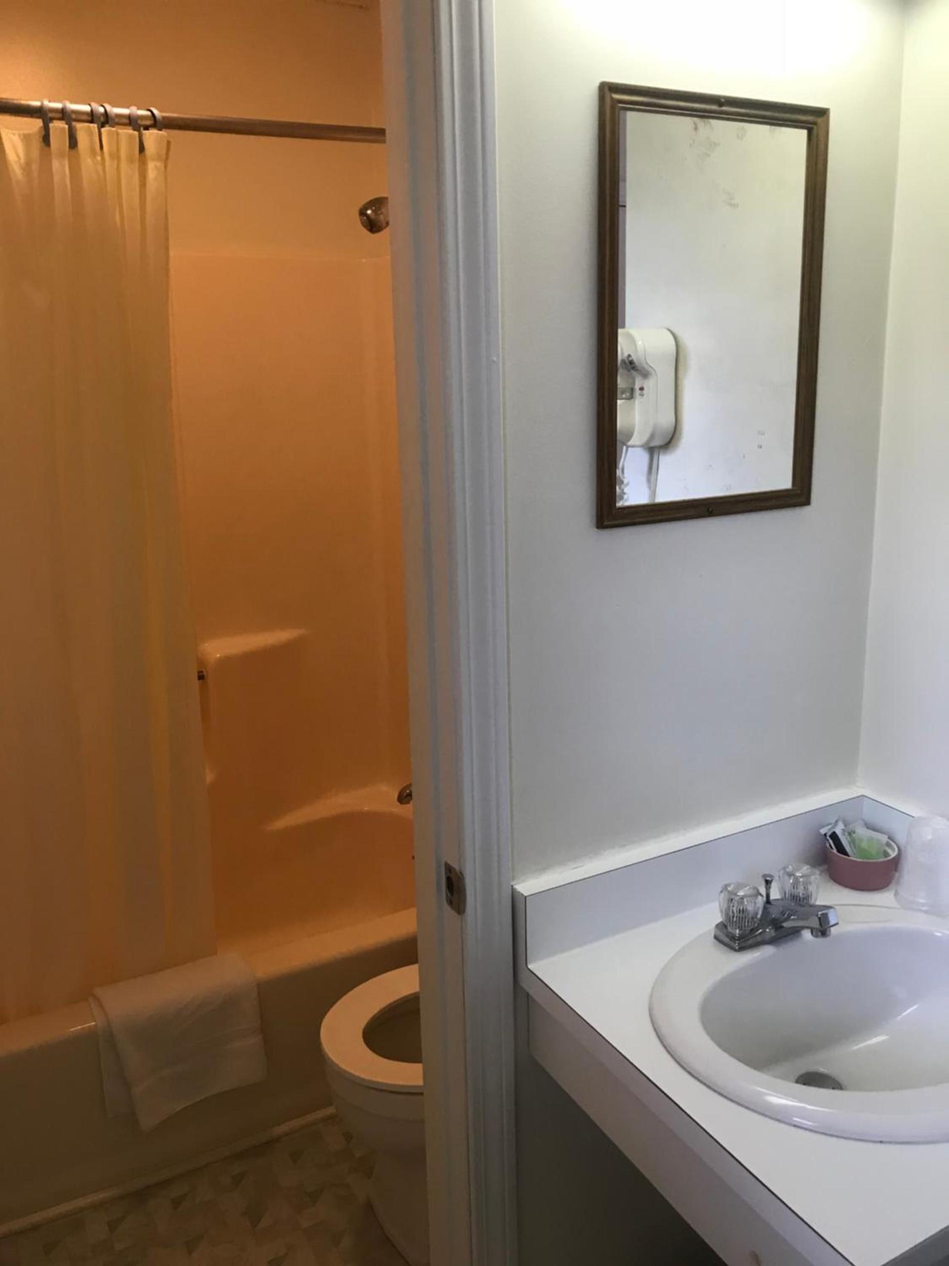 Four Seasons Motor Inn photo 5