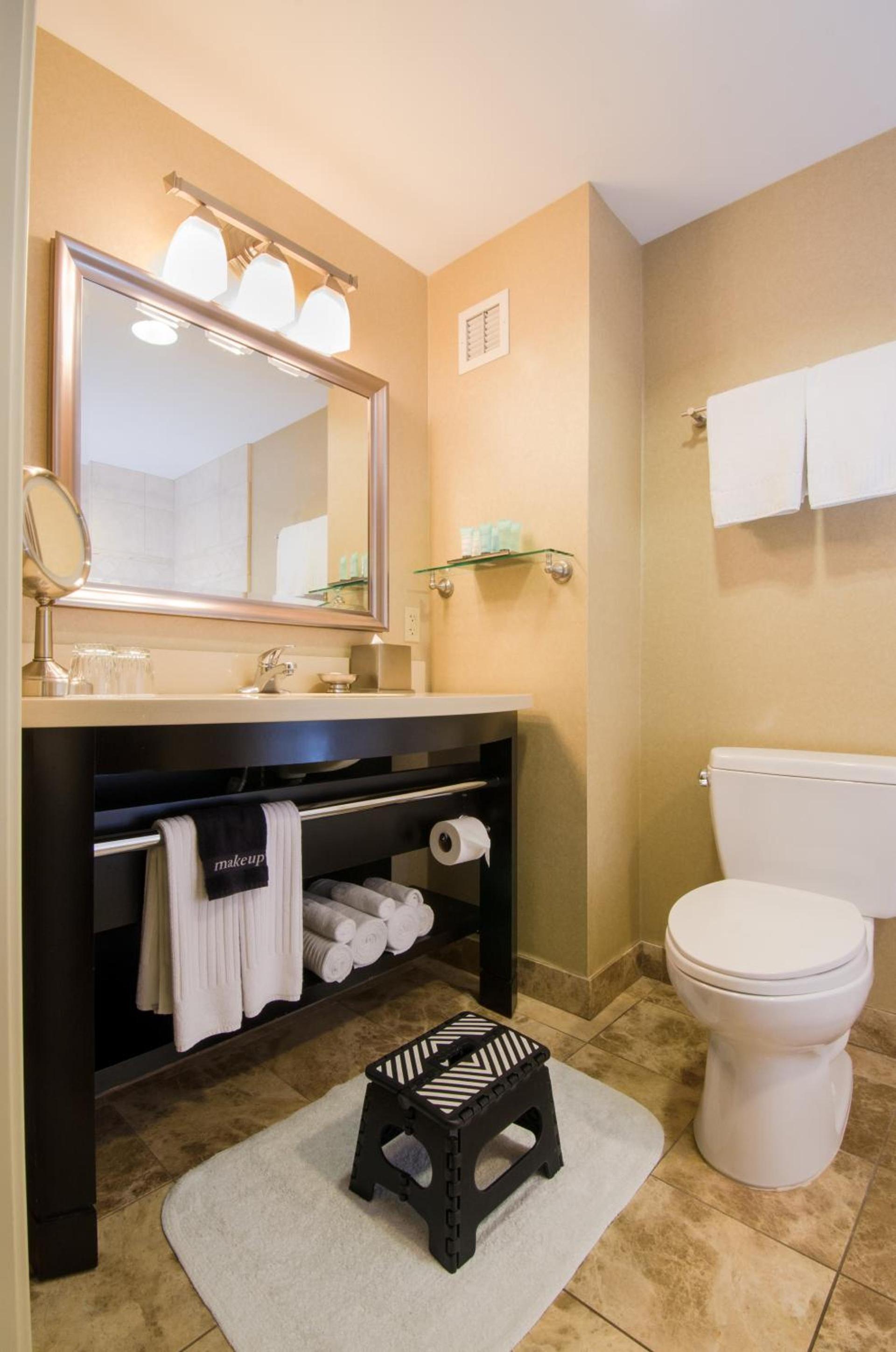 West Inn & Suites photo 16