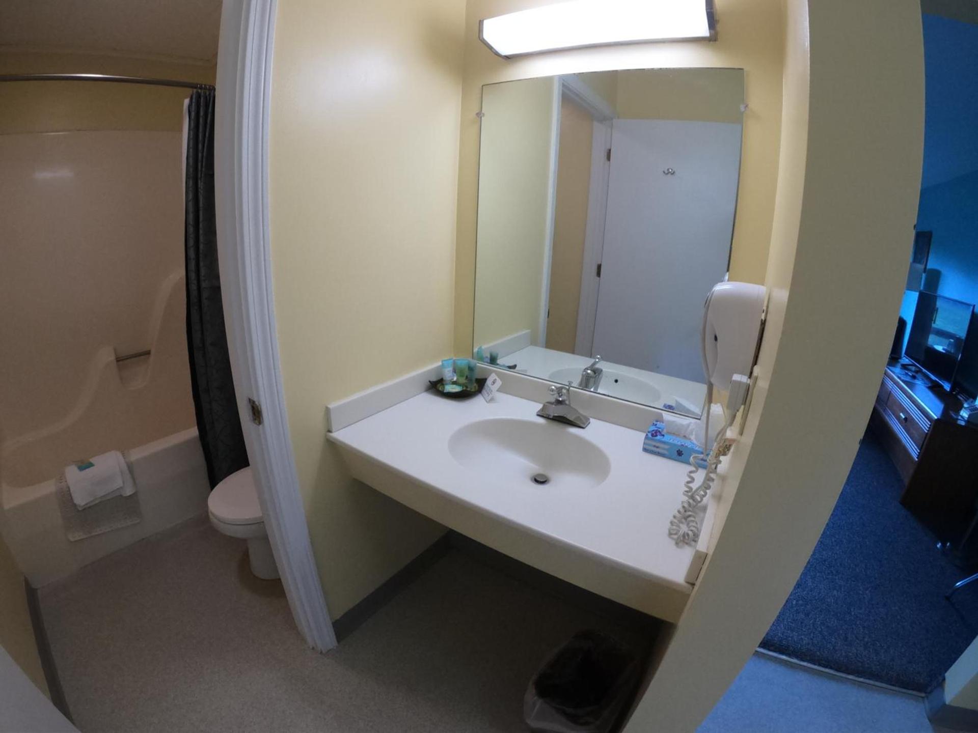 Copper Lantern Motor Lodge photo 27