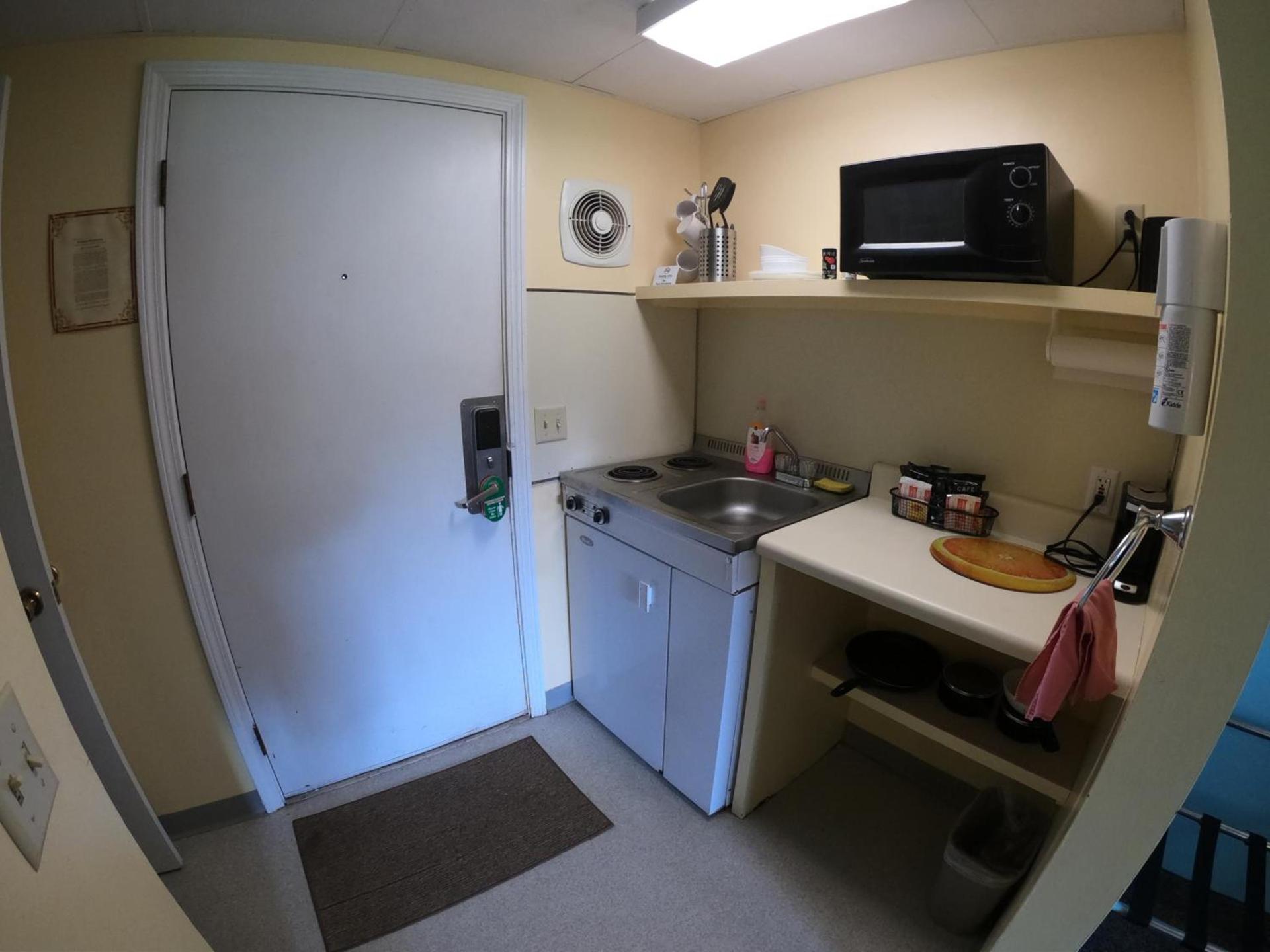 Copper Lantern Motor Lodge photo 33