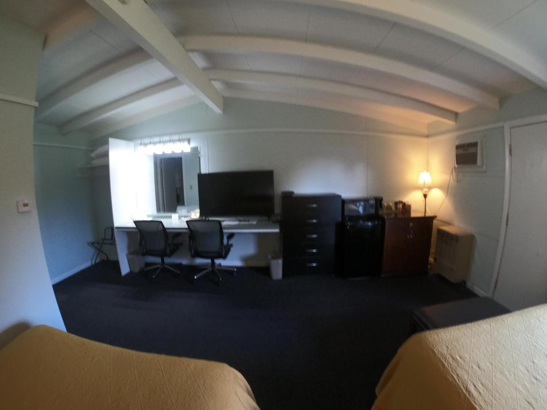 Copper Lantern Motor Lodge photo 34