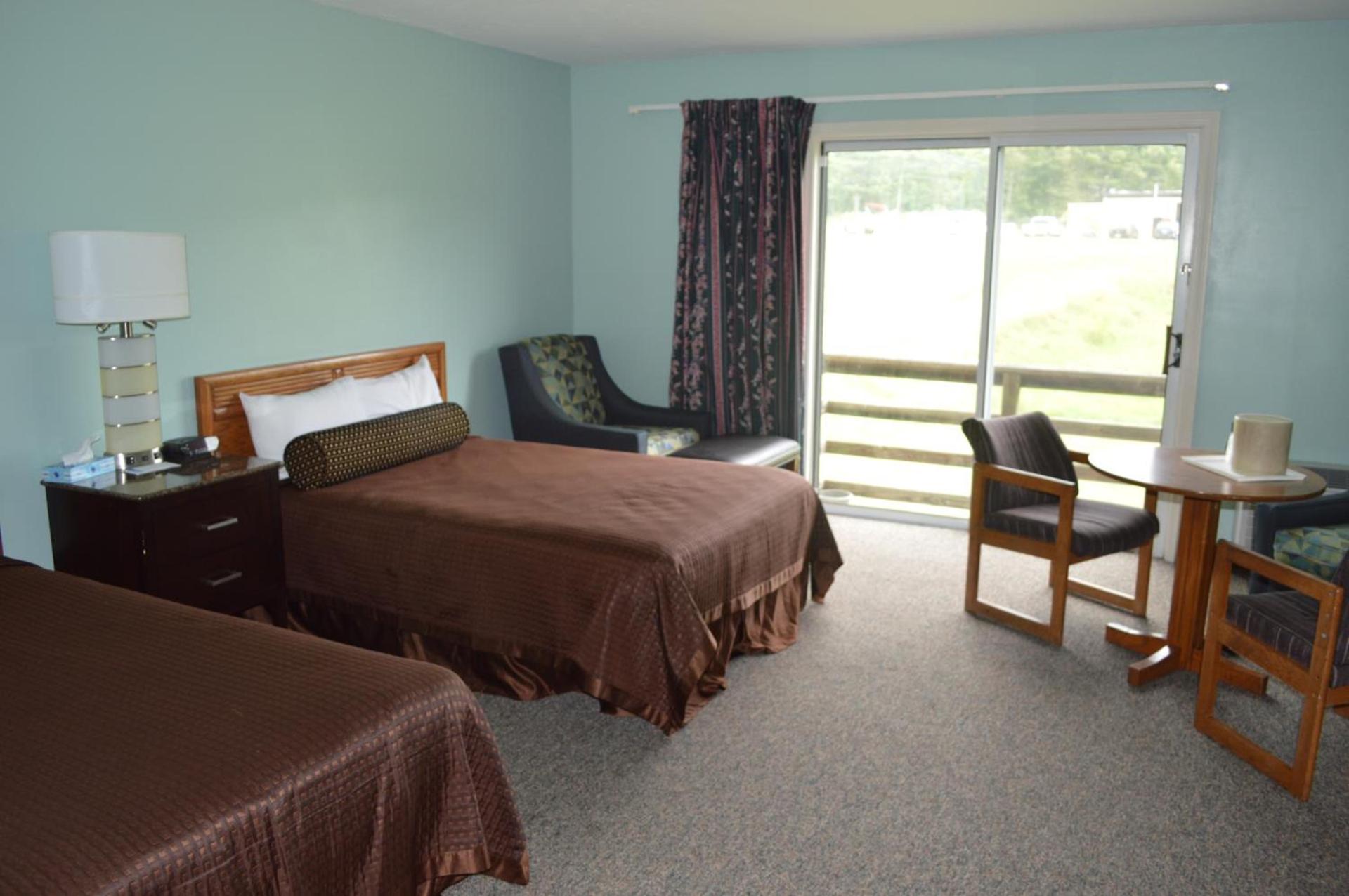 Copper Lantern Motor Lodge photo 13