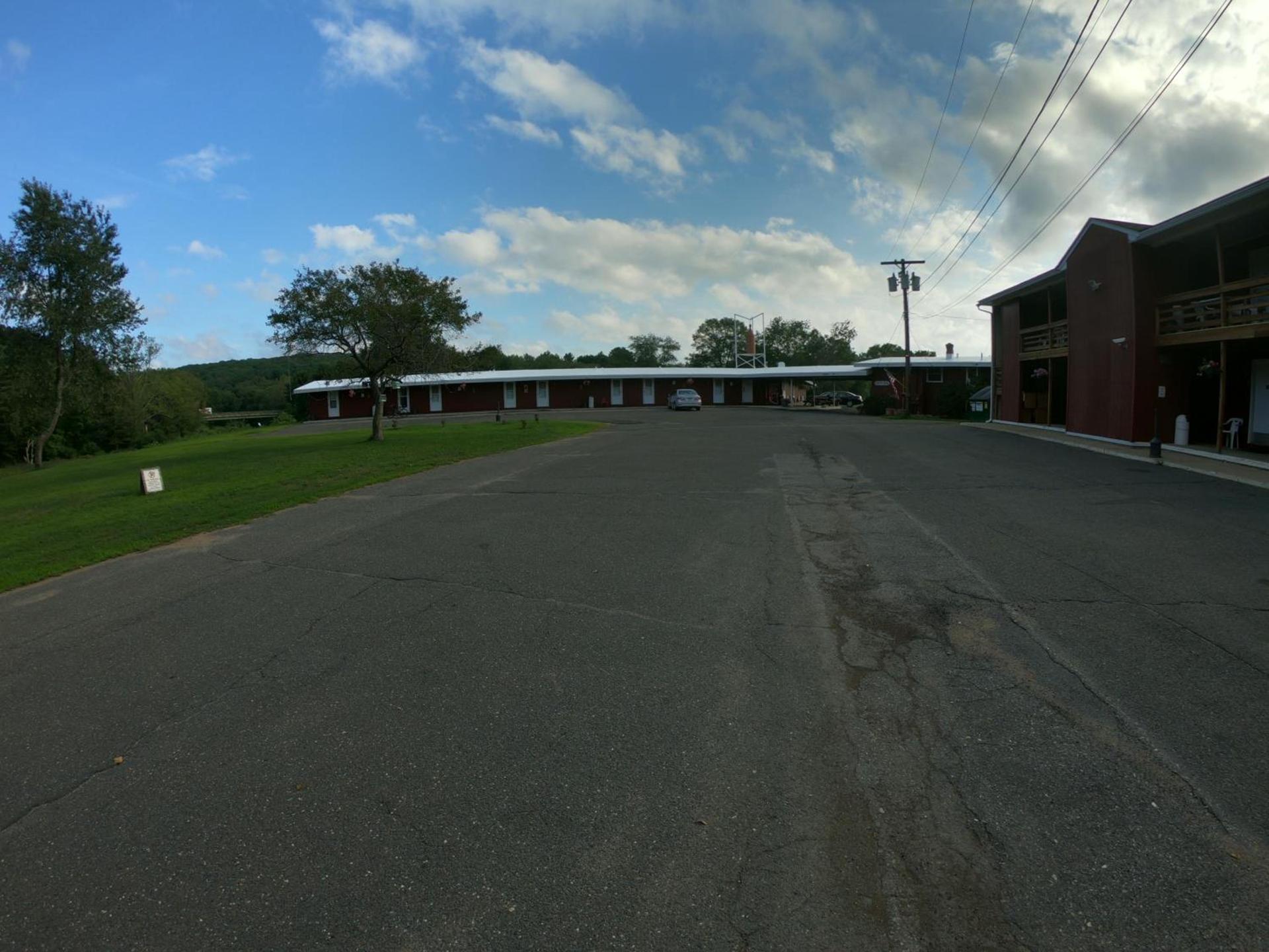 Copper Lantern Motor Lodge photo 7