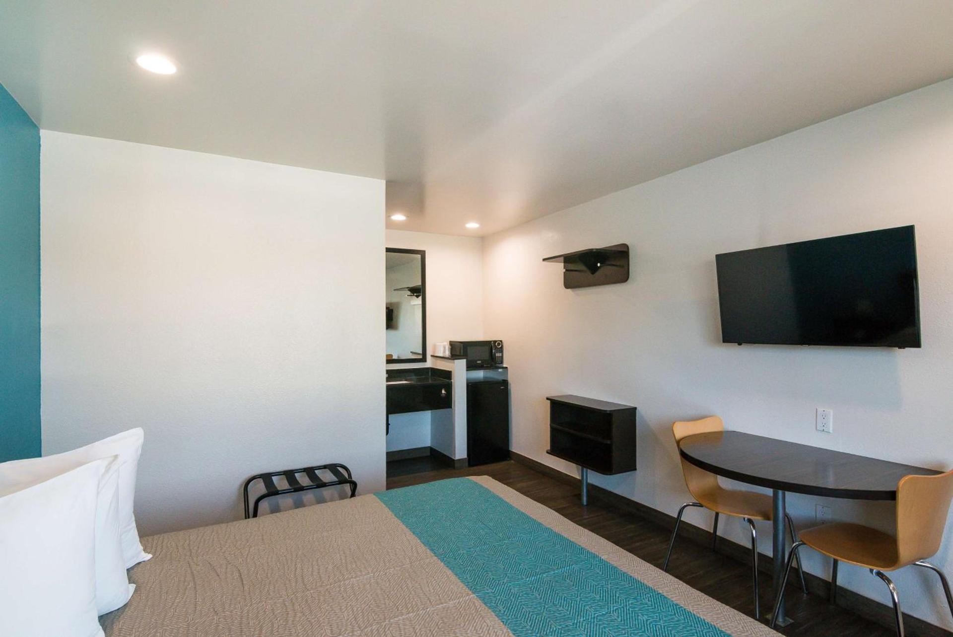 Motel 6-South El Monte, CA - Los Angeles photo 9