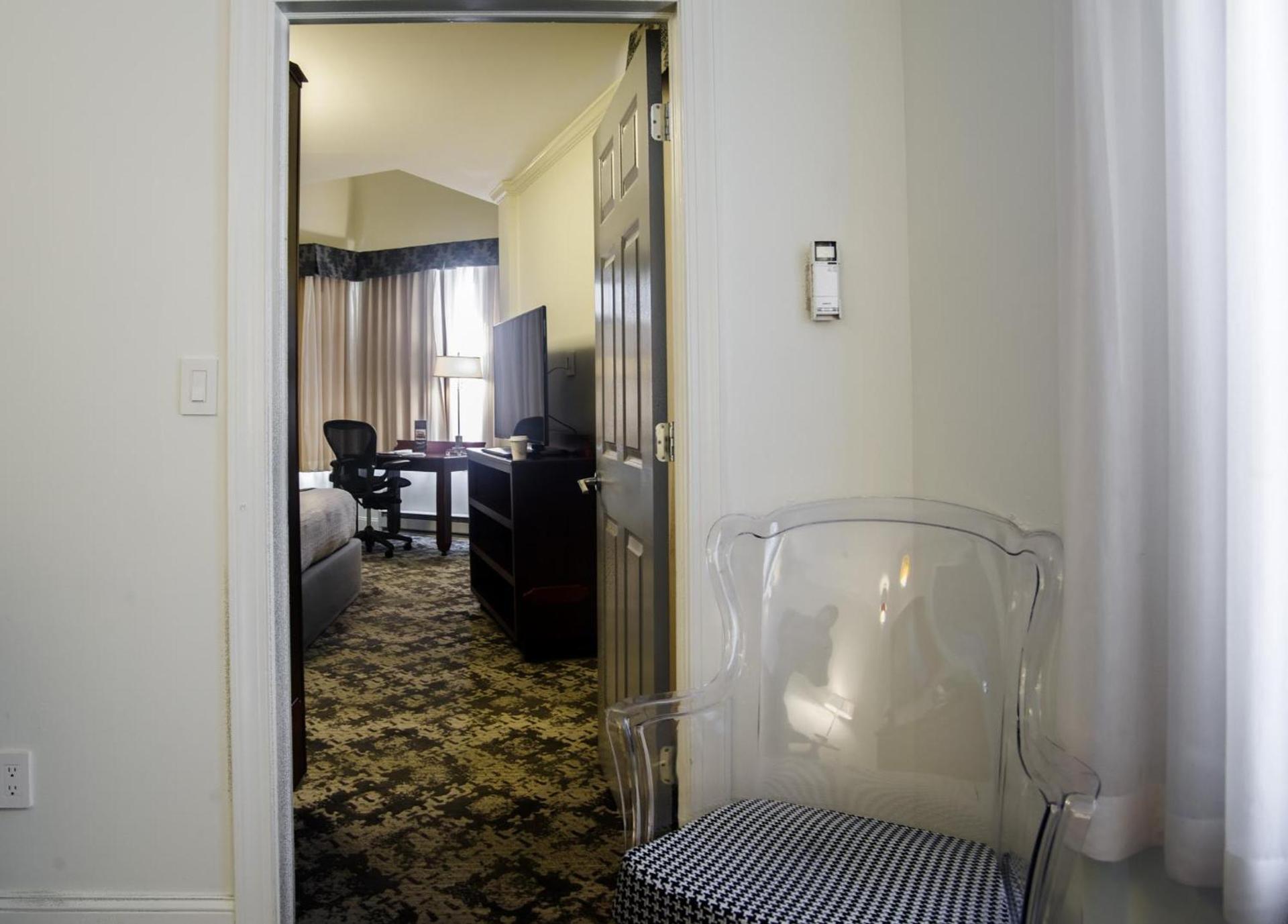 Chestnut Hill Hotel photo 13