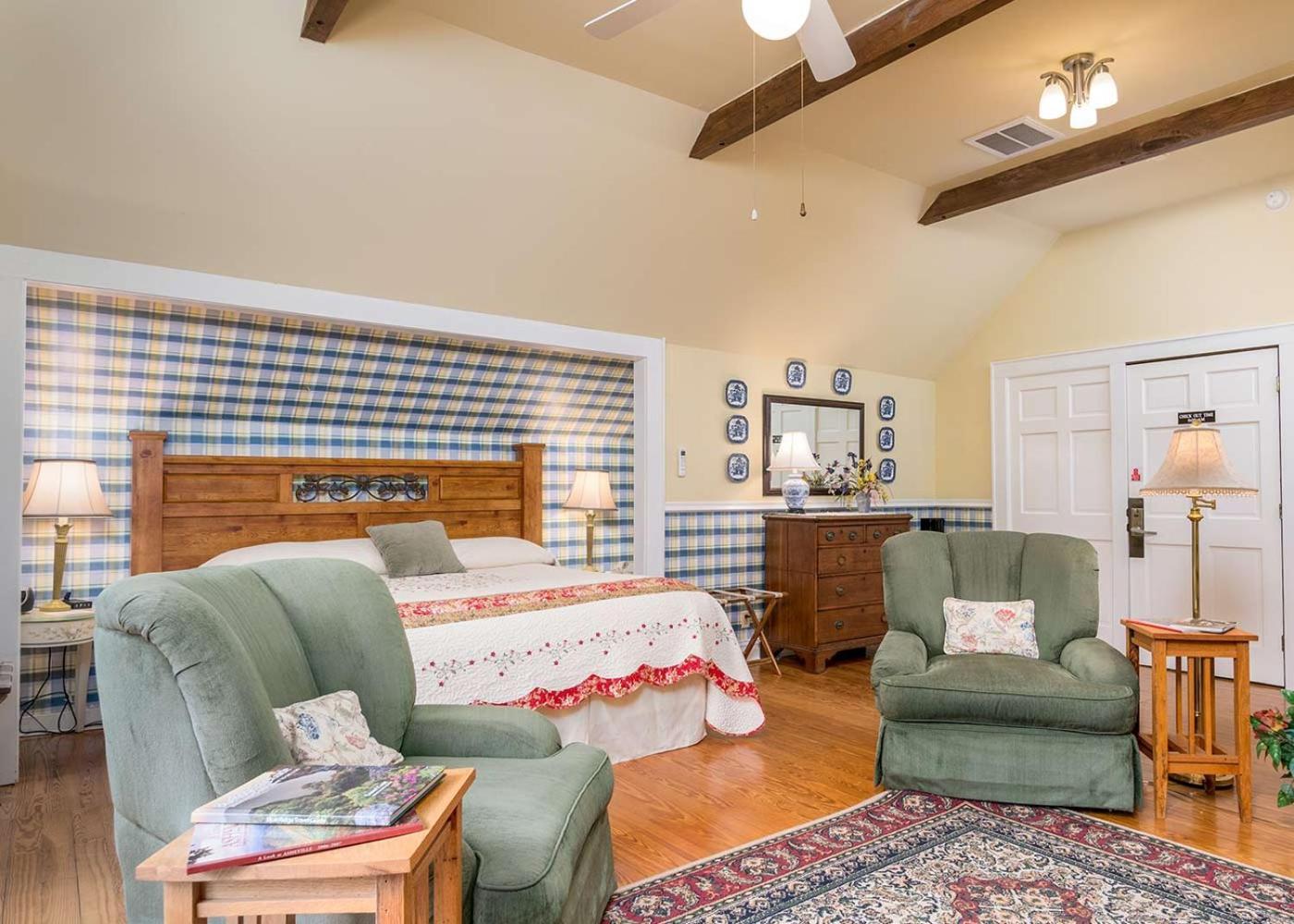 Highland Lake Inn & Resort - Flat Rock photo 91