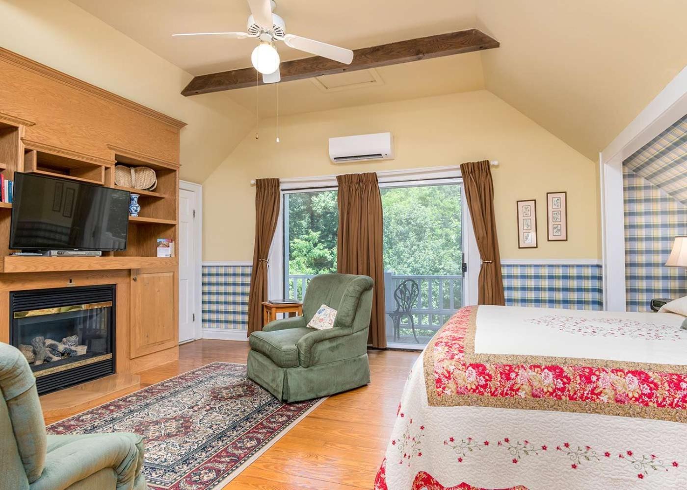 Highland Lake Inn & Resort - Flat Rock photo 92