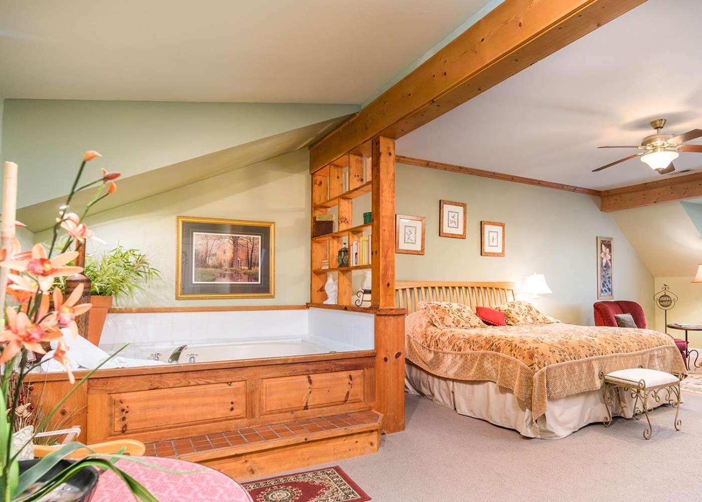 Highland Lake Inn & Resort - Flat Rock photo 83