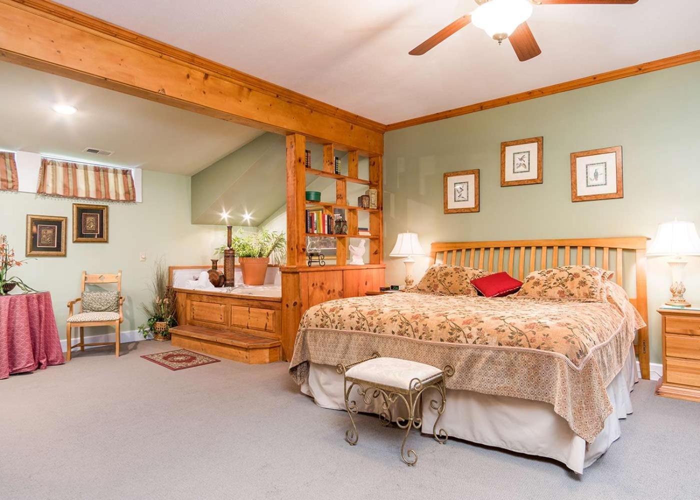 Highland Lake Inn & Resort - Flat Rock photo 4