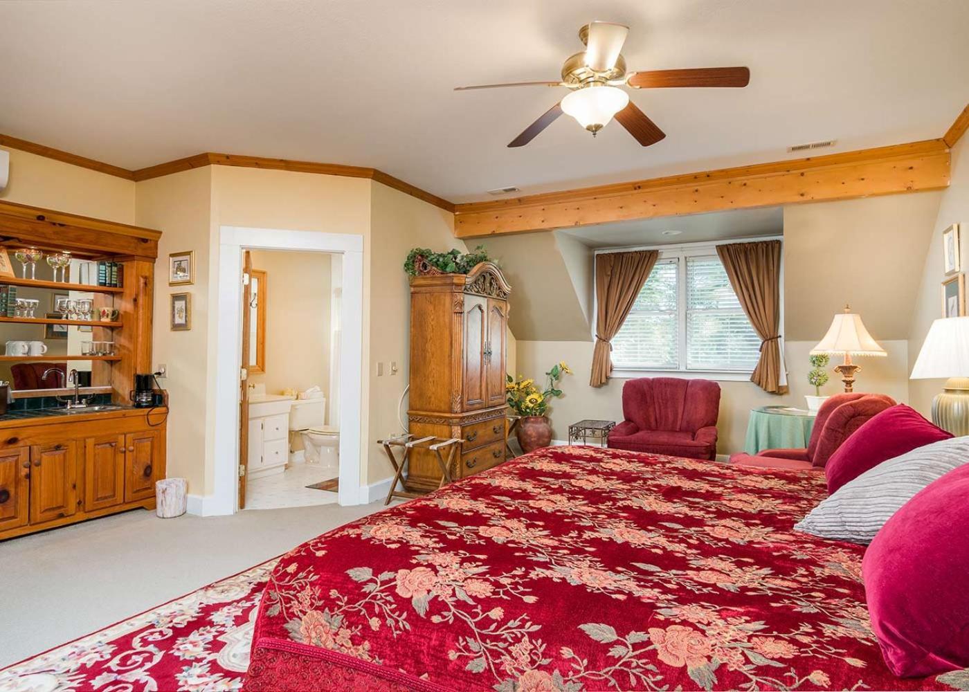 Highland Lake Inn & Resort - Flat Rock photo 71