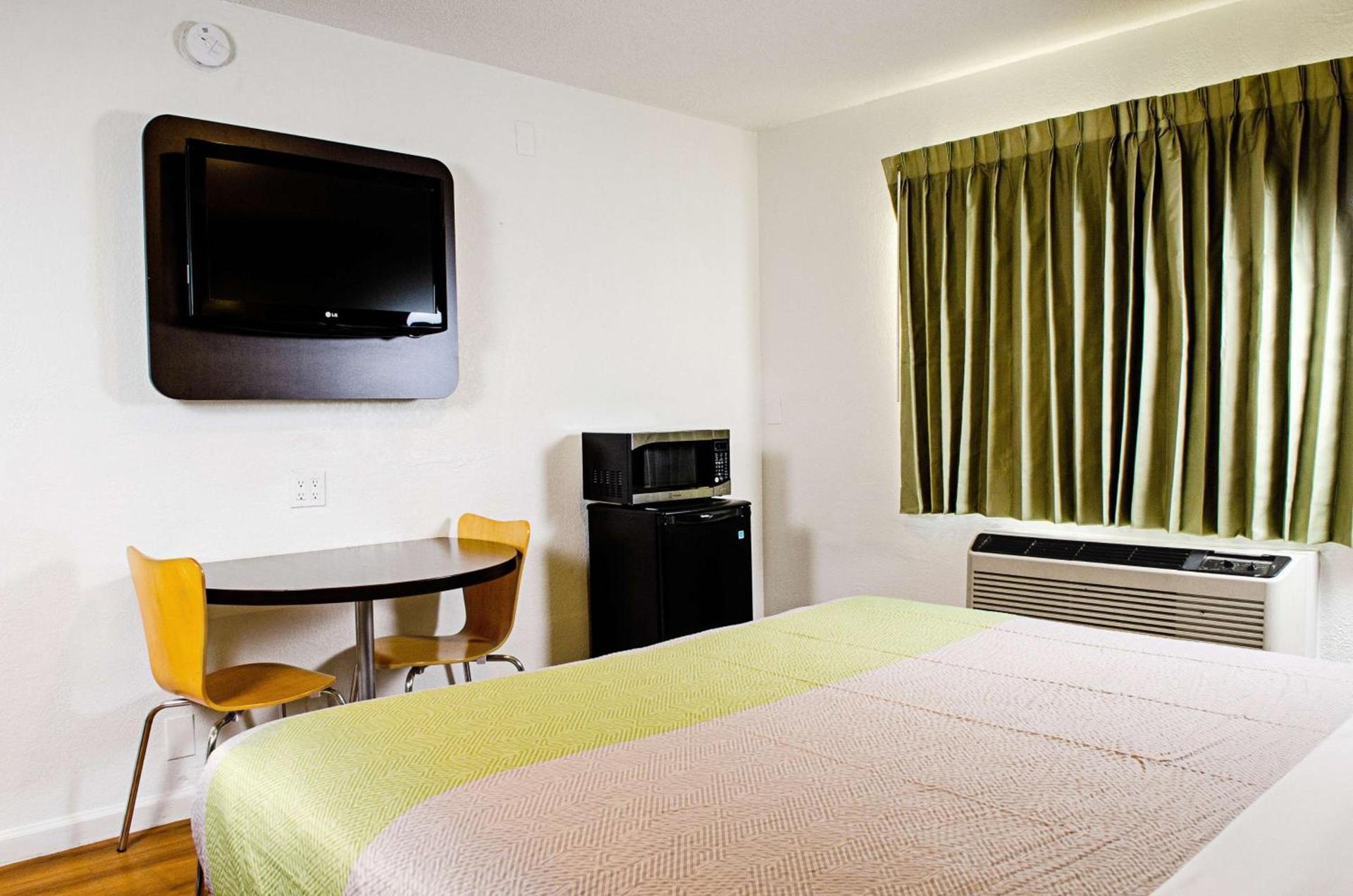 Motel 6-Modesto, CA - Downtown photo 10